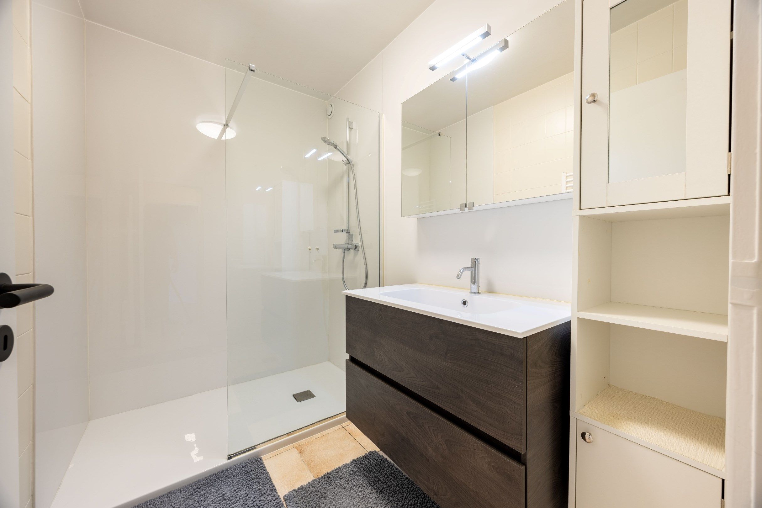 INSTAPKLAAR APPARTEMENT MET 2 SLAAPKAMERS EN GARAGE foto 10