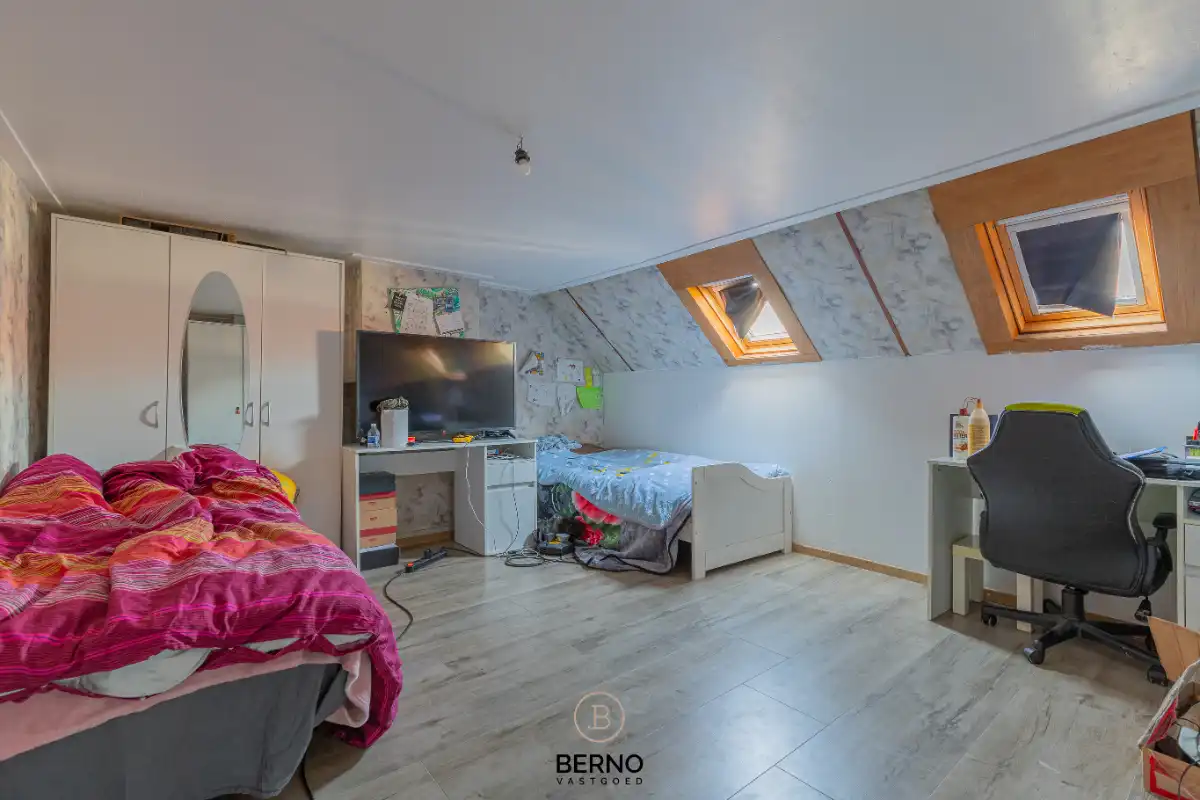 Op te frissen woning met koer foto 13