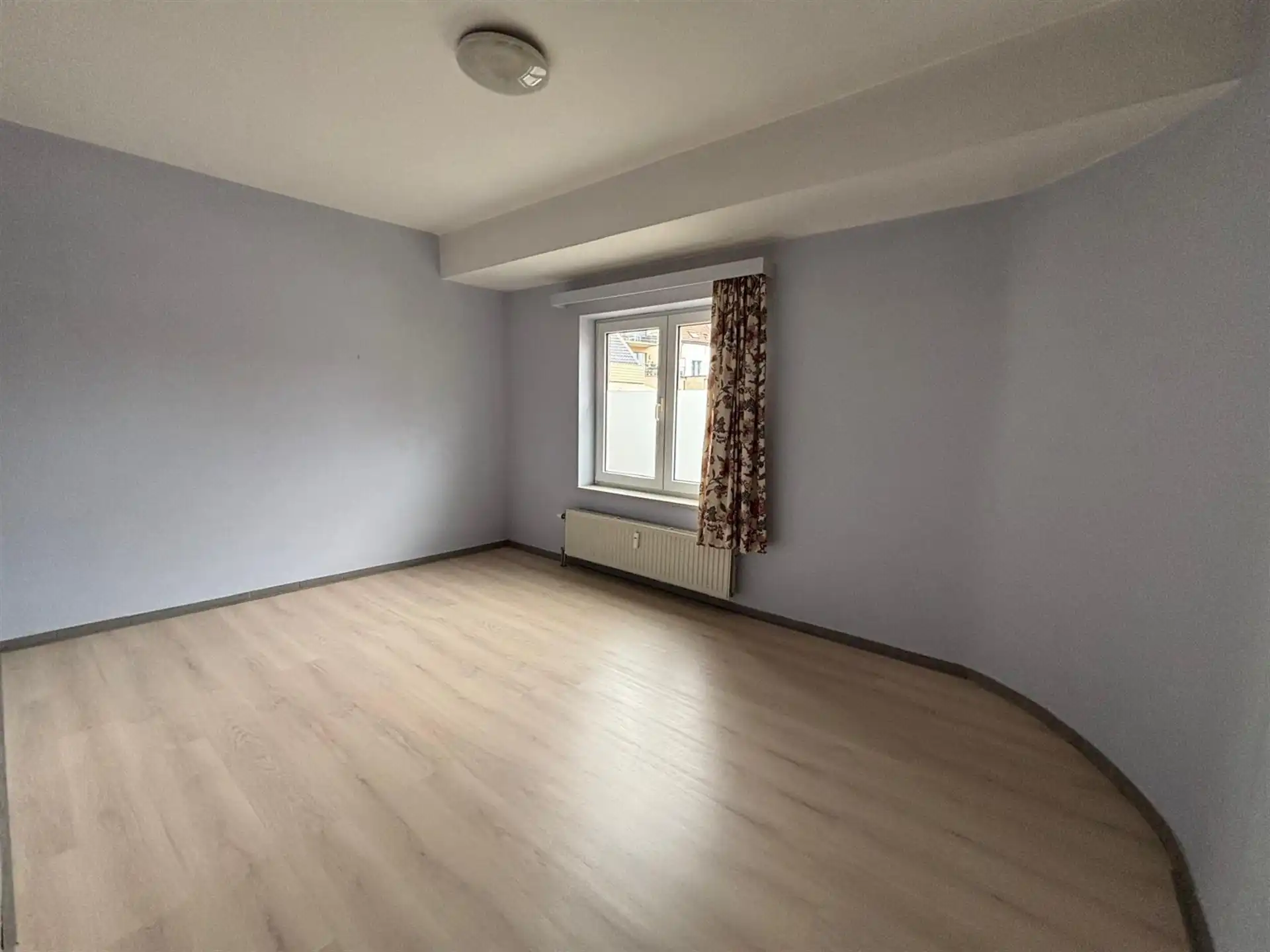 Ruim gelijkvloers appartement nabij station en centrum foto 9