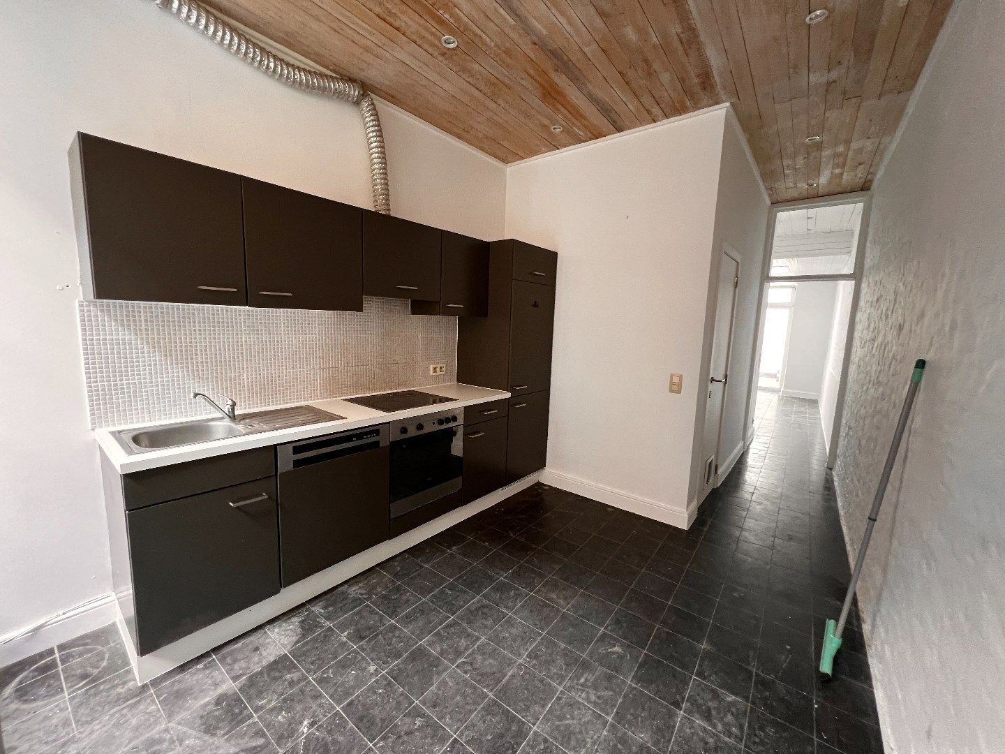 GEZELLIGE WONING MET 2 RUIME SLAAPKAMERS IN IEPER foto 2