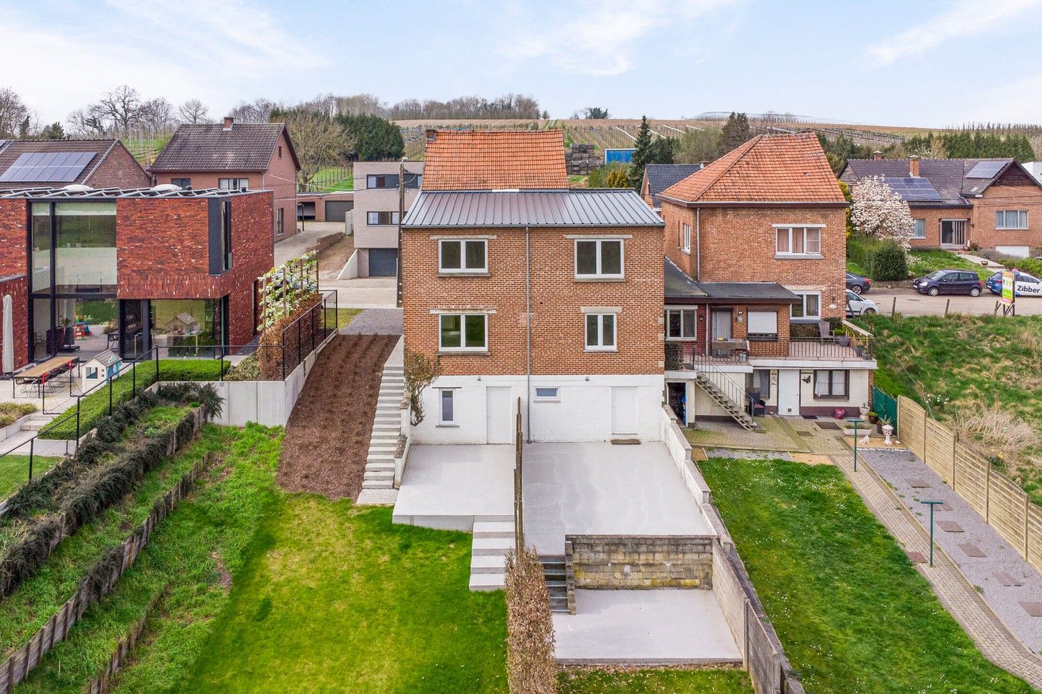 Volledig vernieuwd appartementsgebouw met twee drie slaapkamer appartementen met tuin. foto 61