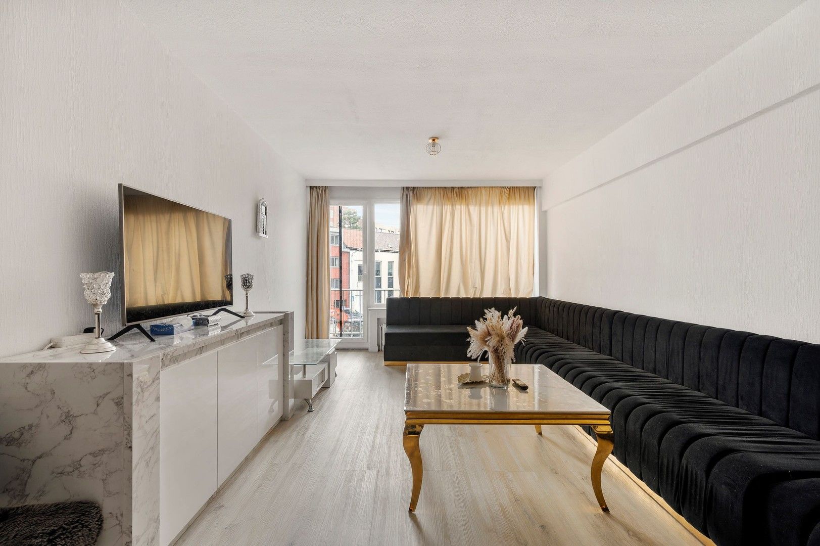 Energiezuinig en gezellig verhuurd appartement met 2 slaapkamers en balkon achteraan nabij het station van Kortrijk foto 3