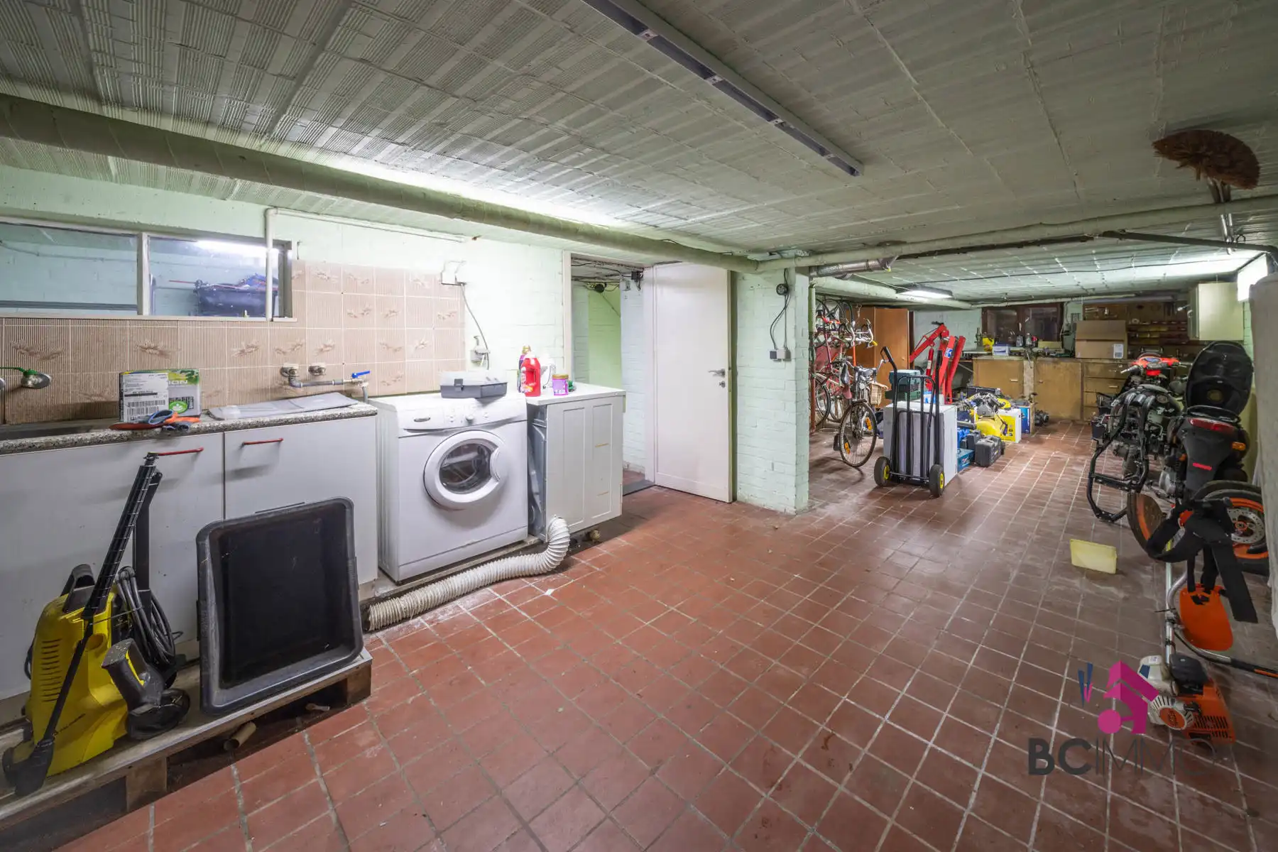 Ruime, tijdloze gezinswoning met 4 slaapkamers, grote tuin en garage en centraal gelegen in Genk foto 22