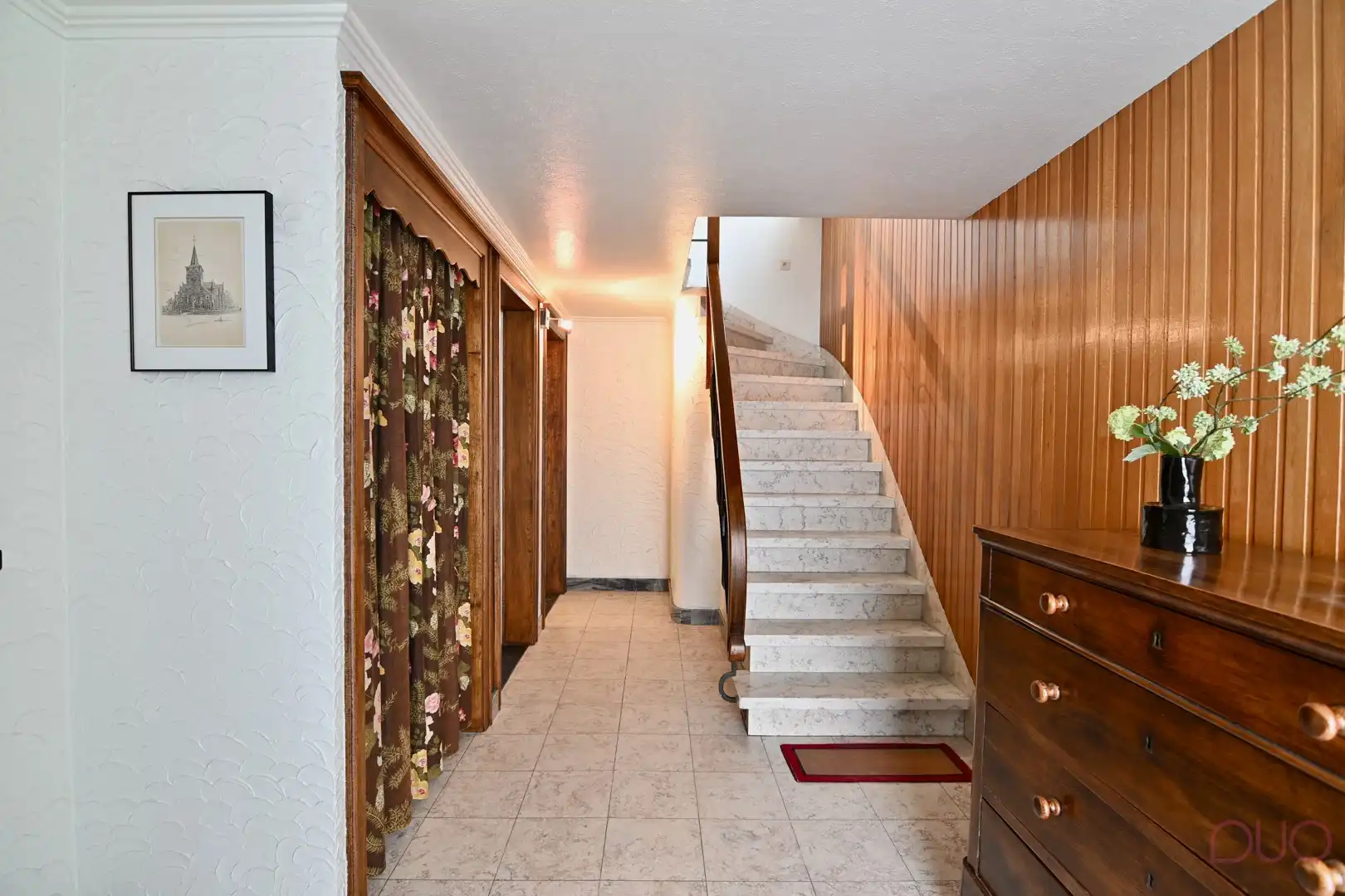 Ruime licht op te frissen woning nabij het centrum van Tienen met 3 slaapkamers op een perceel van 6a 40ca foto 4