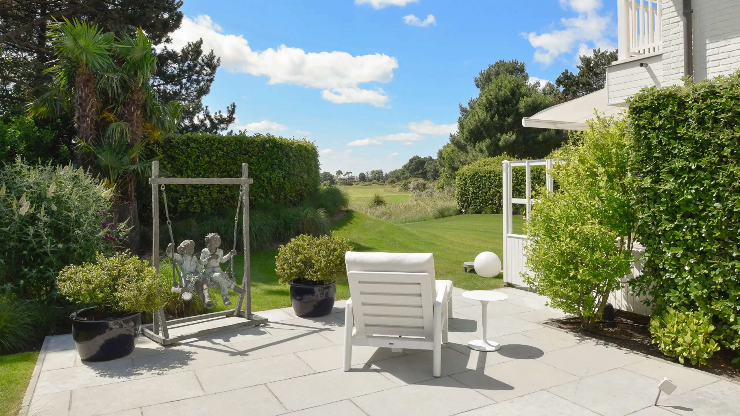 VILLA met panoramisch zicht en unieke ligging aan de golf... foto 7