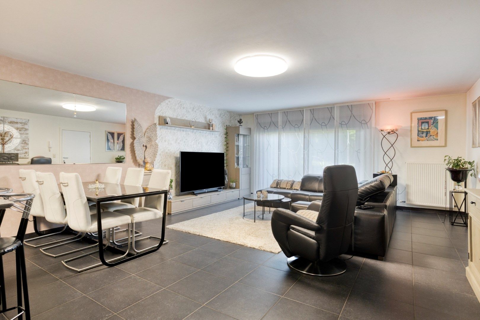 Verzorgd gelijkvloers appartement met tuin vlakbij het centrum foto 3