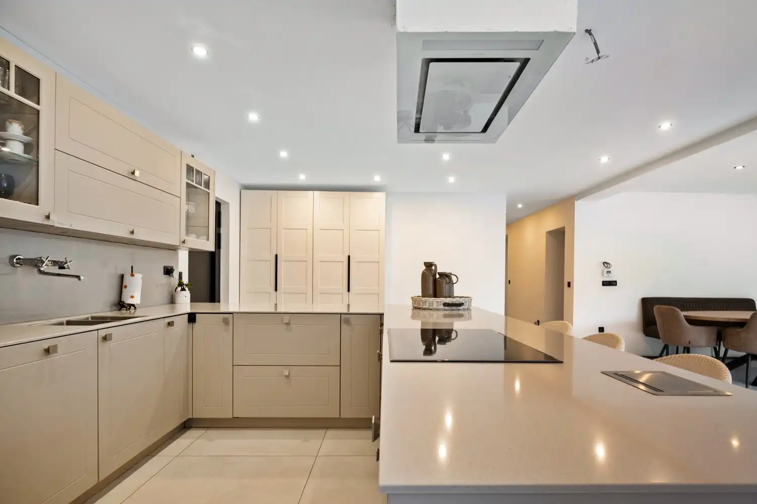 Gerenoveerde woning met 5 slpkrs en 2 badkamers op perceel van 2527m² te Onze-Lieve-Vrouw-Waver foto 8