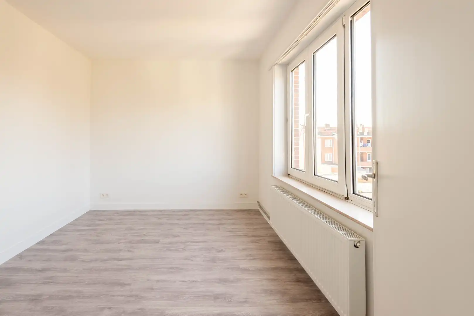 Instapklaar en ruim appartement in het hart van Ekeren! foto 14