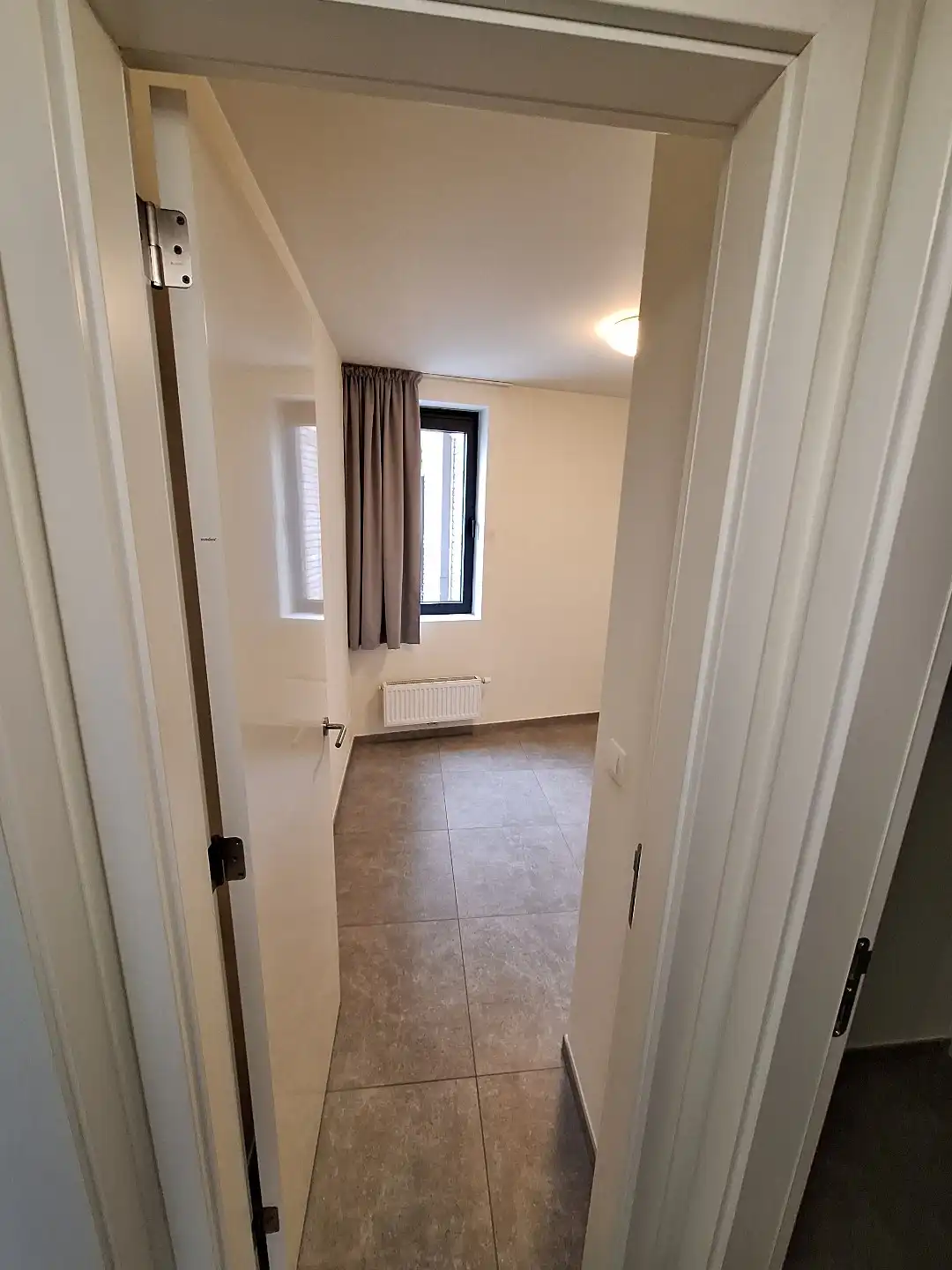Luxe appartement met 2 ruime SLK,  een terras en een private autostaanplaats foto 10