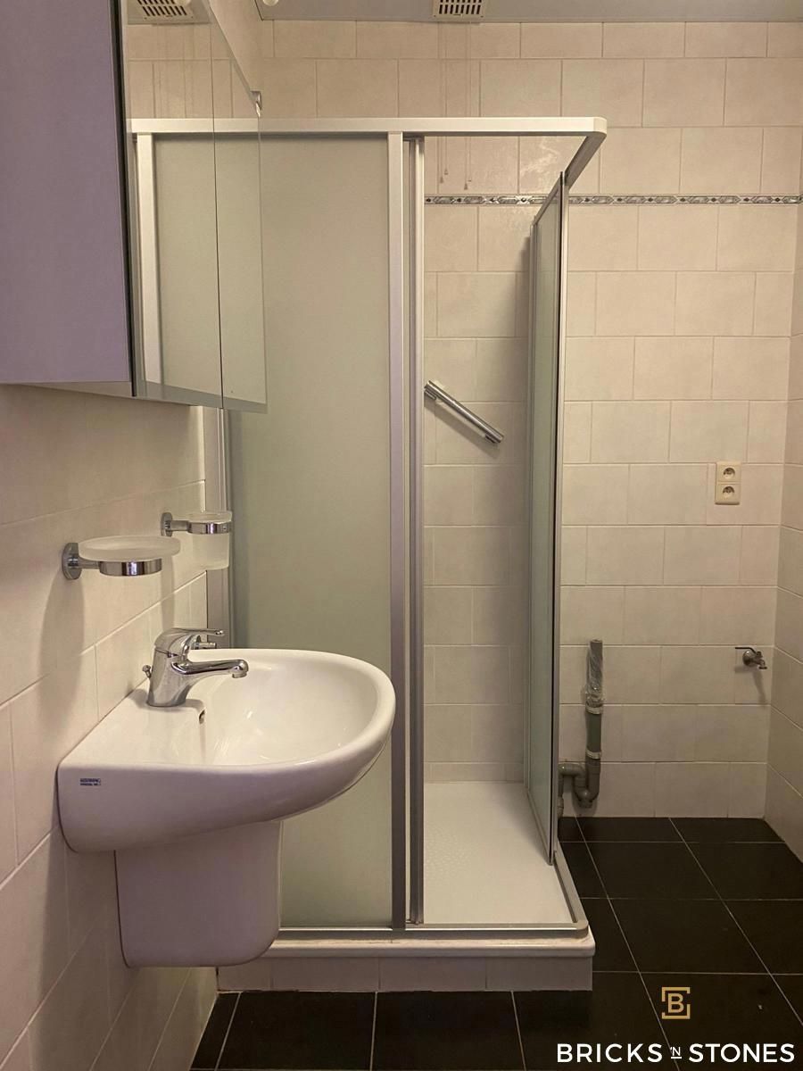 2 slaapkamer appartement met terras foto 6