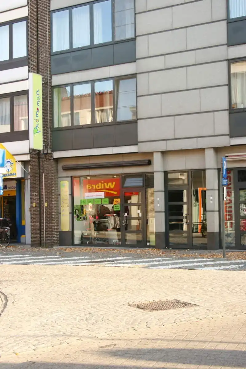Handelspand Kerkstraat Centrum Lommel foto {{pictureIndex}}