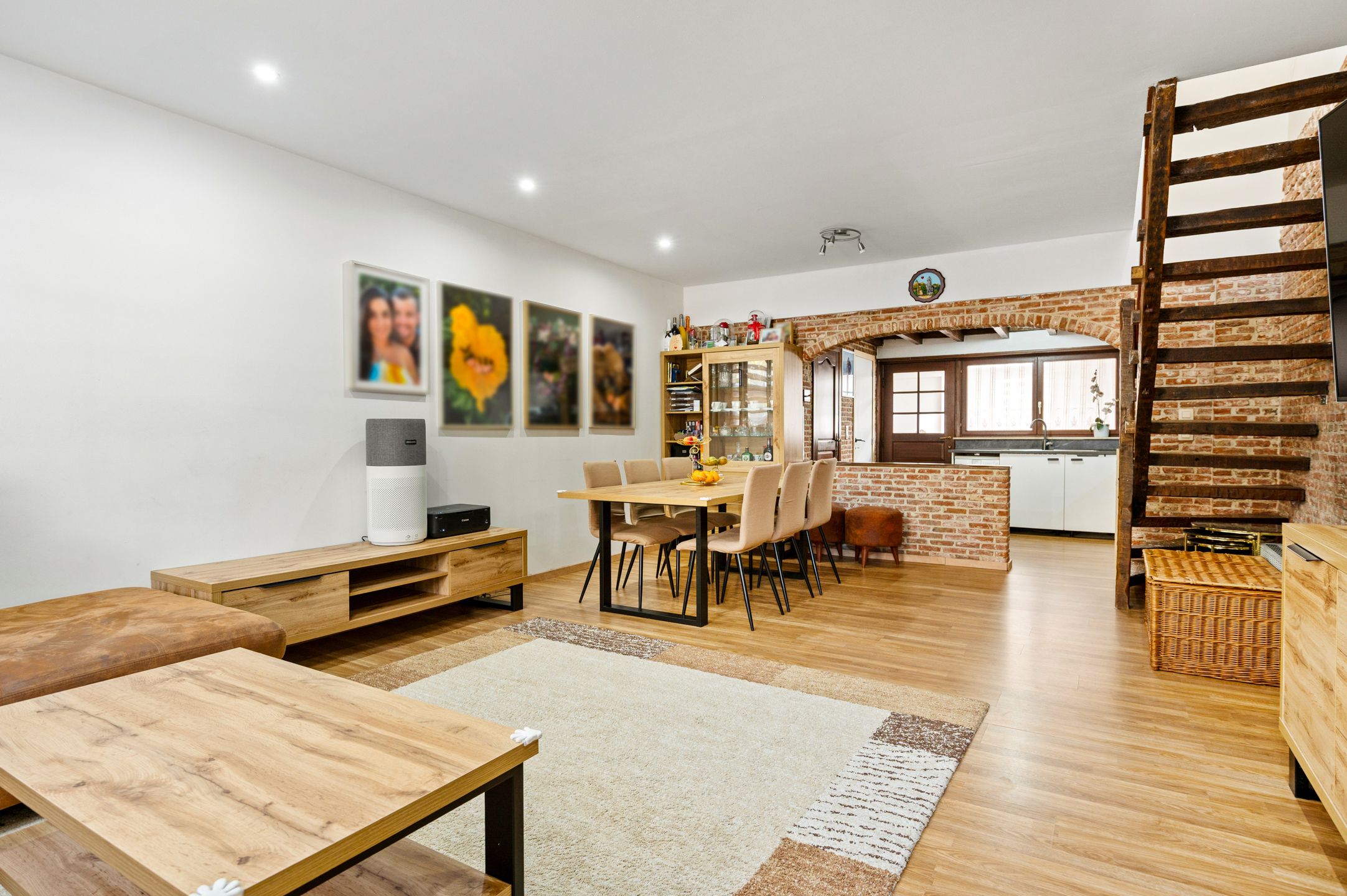 Instapklare rijwoning in het centrum van 's Gravenwezel. foto 4