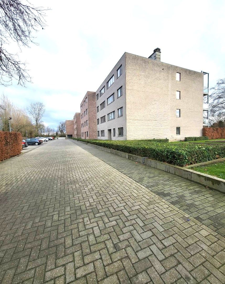 Schitterend appartement (3de verdieping) met ruim terras....buiten stadscentrum. foto 29