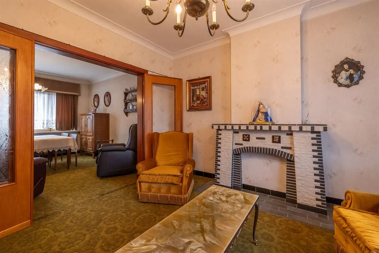 Vrijstaande woning met 3slk in verkeersluwe straat foto 8