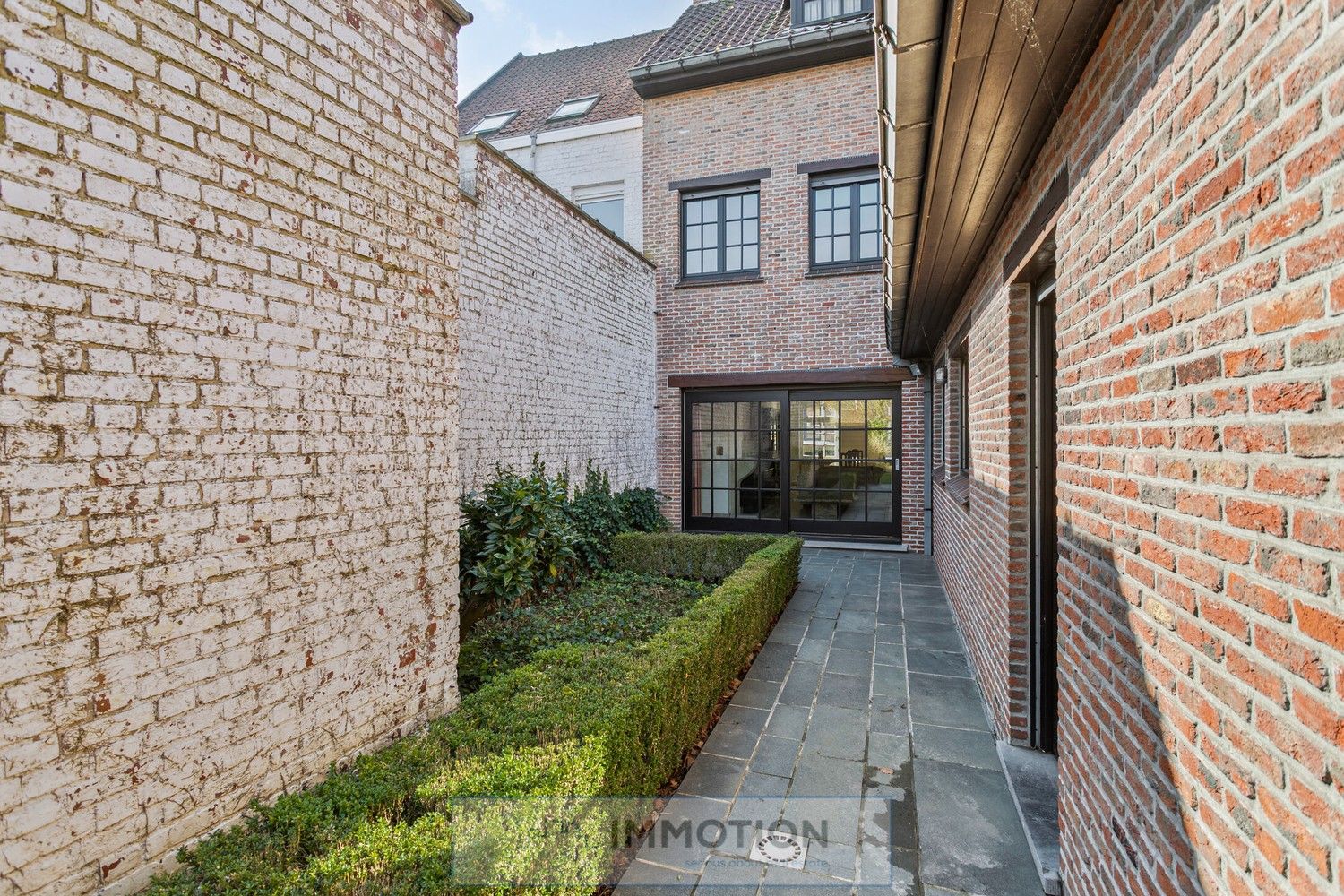 Unieke burgerwoning met bijgebouw en tuin foto 13