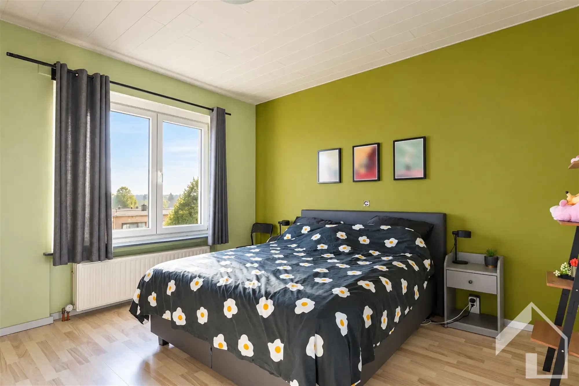 Lichtrijk hoekappartement met 2 slaapkamers, terras en garage met oprit foto 8