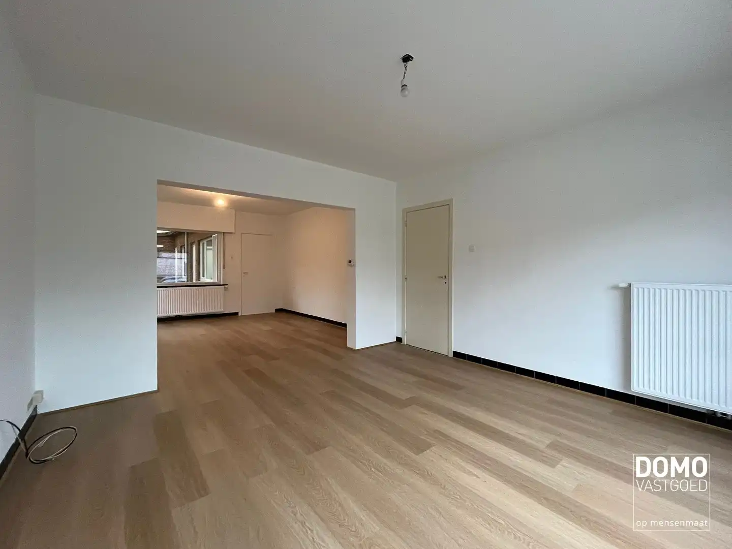 RUIME HALFOPEN WONING MET 3 SLAAPKAMERS IN LUMMEN  foto {{pictureIndex}}