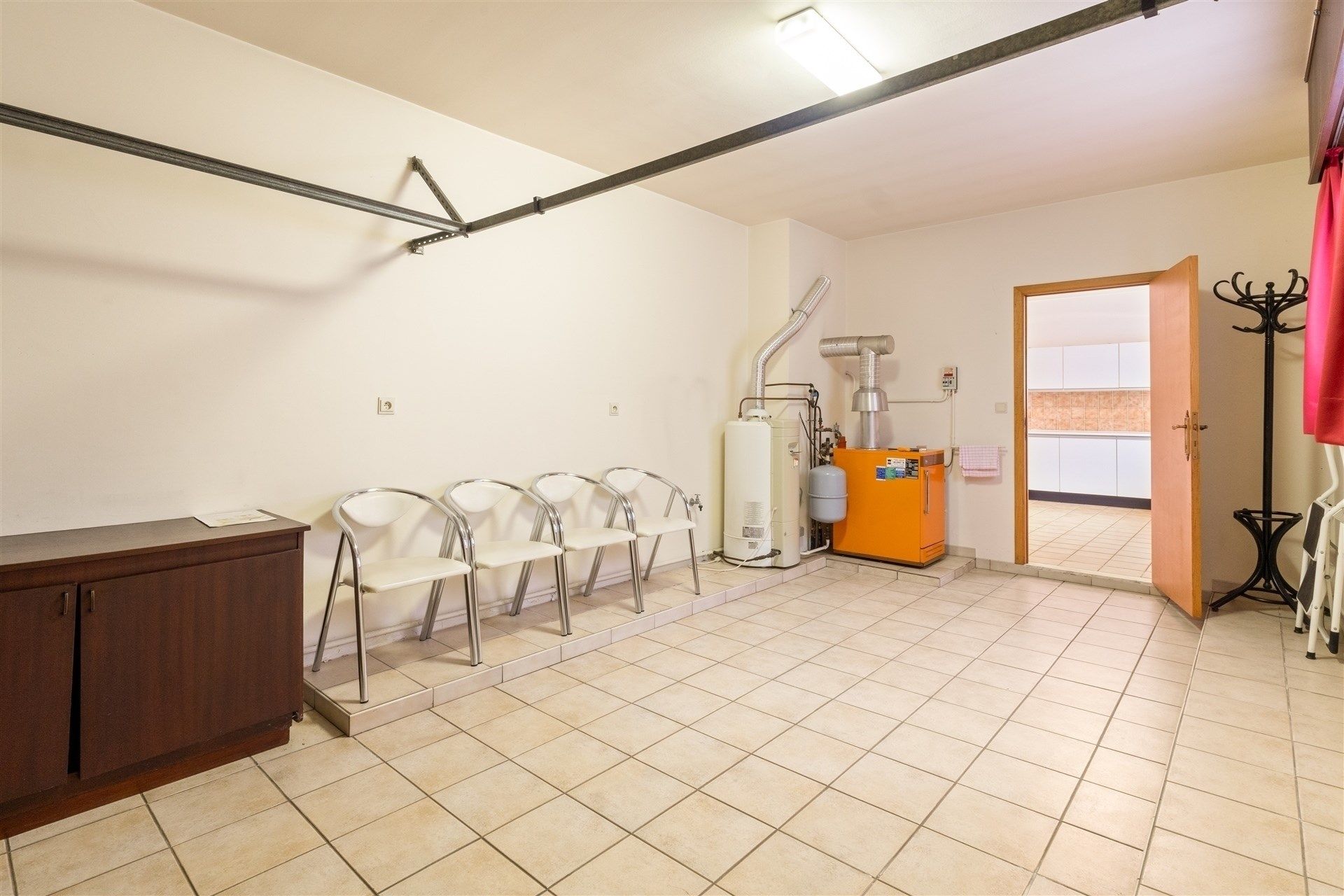 Goed onderhouden, ruime bungalow op 594m² grond foto 17