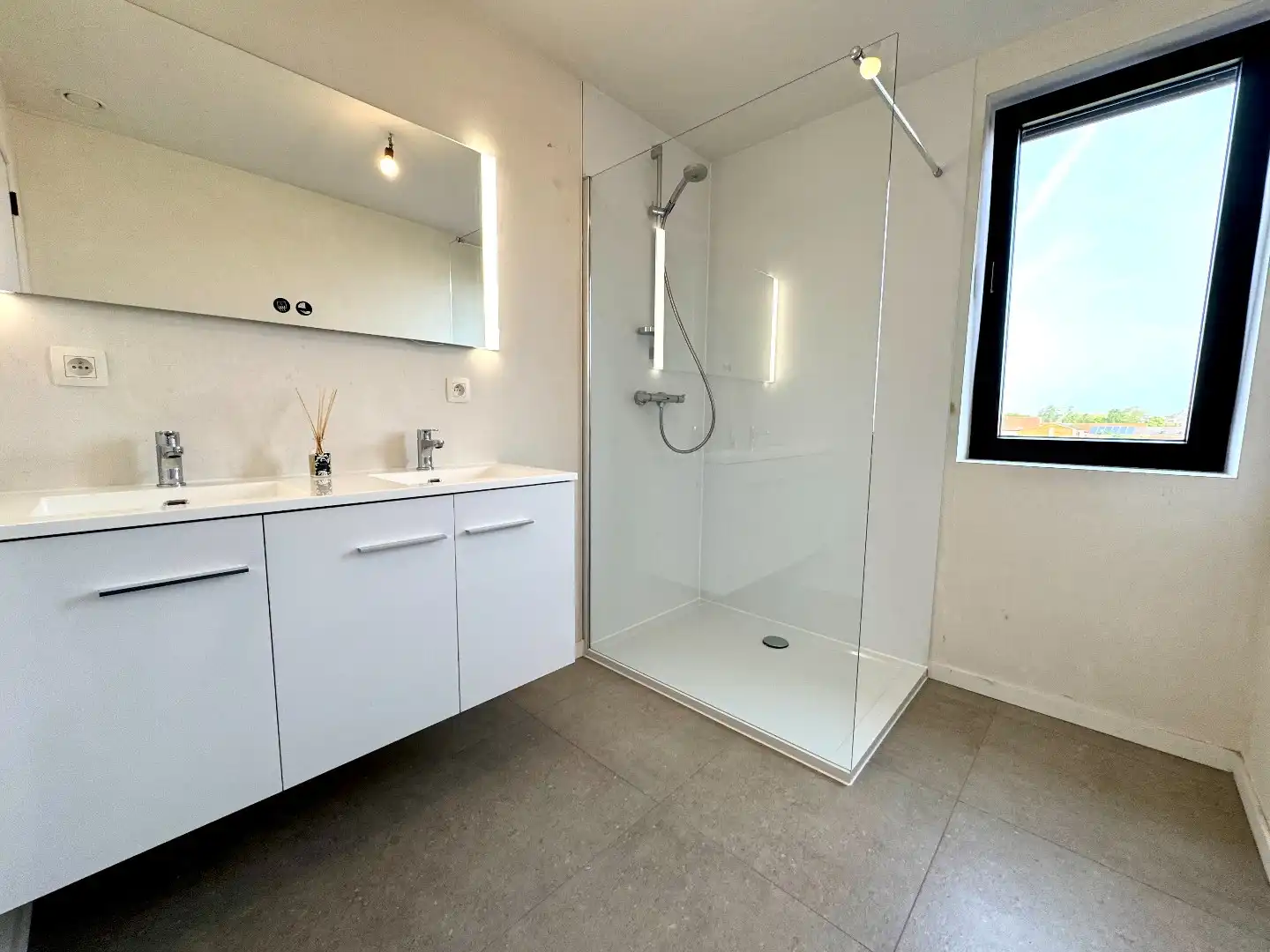 NIEUWBOUW WONING MET 3 SLAAPKAMERS, GARAGE EN TUIN (515m²) foto 9