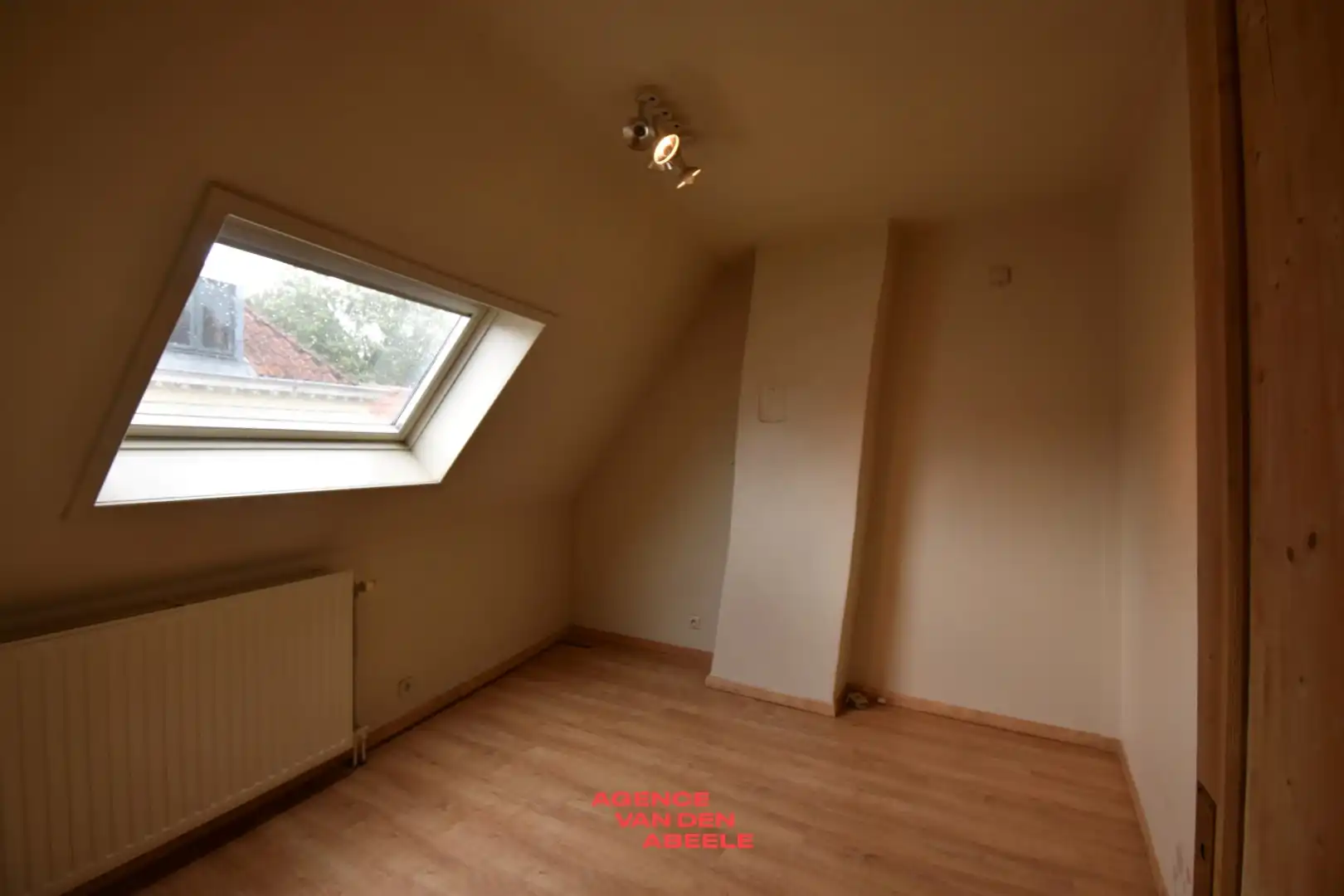 Klassevolle woning met 3 slaapkamers en tuin te Brugge  foto 16