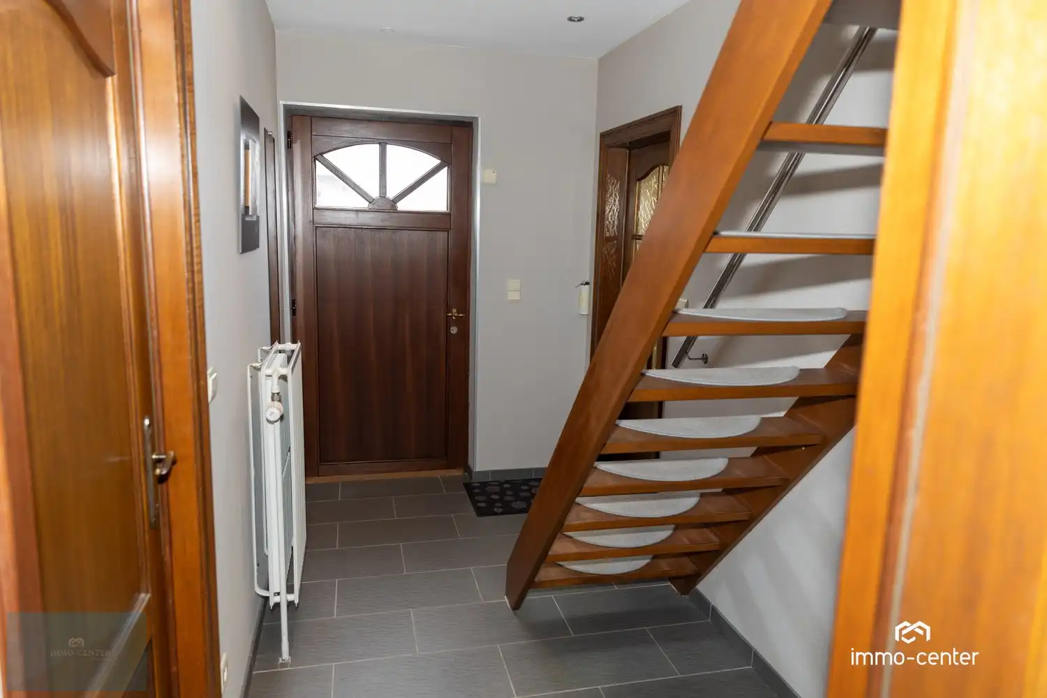 Te koop: Ruime open bebouwing met 3 slaapkamers, garage en tuin op 492 m² in Opglabbeek - Instapklare woning. foto 2