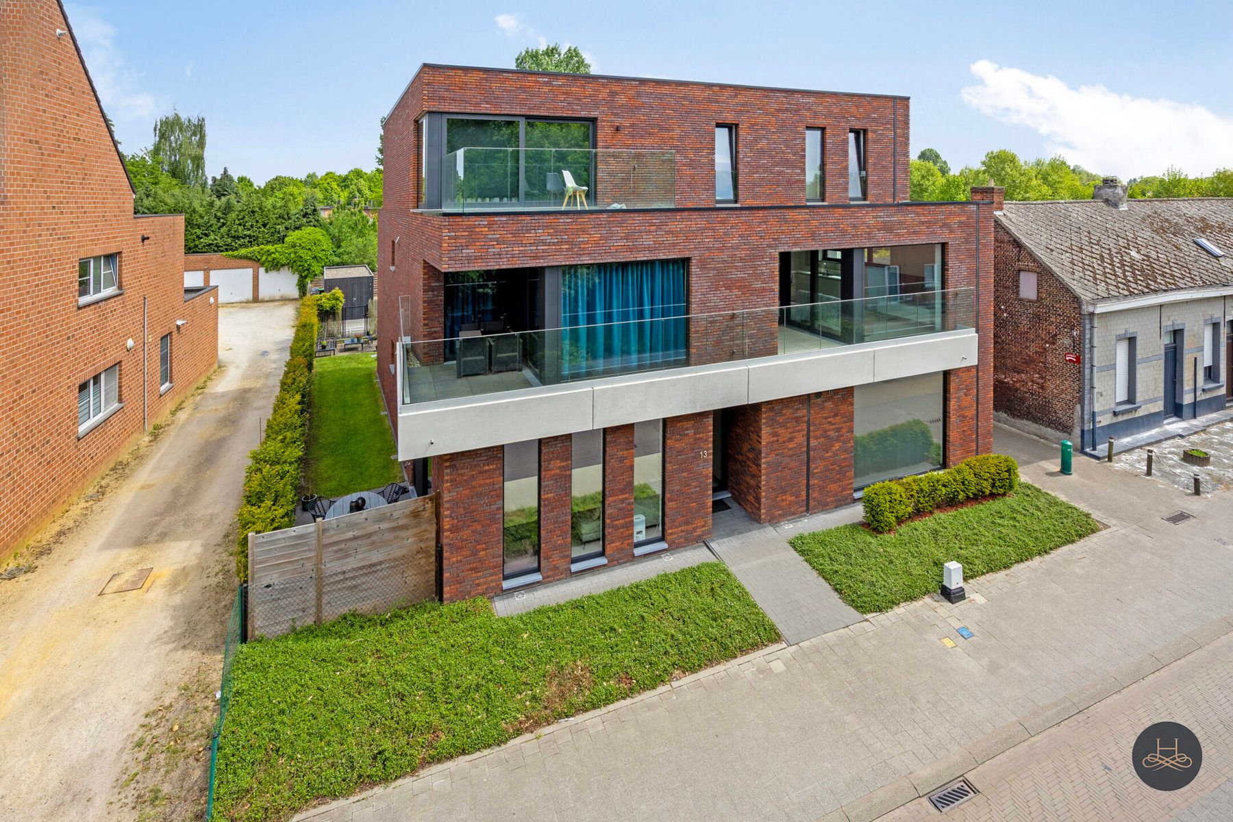 Lichtrijk, recent gelijkvloers appartement met toffe tuin foto 36
