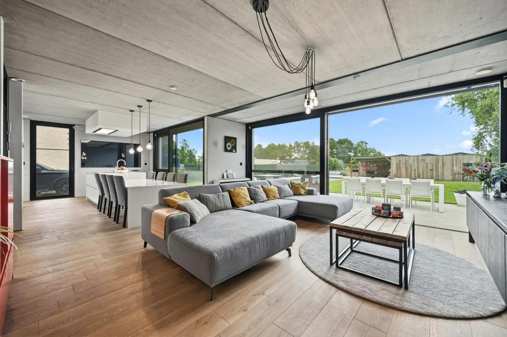 Moderne villa in een rustige en groene omgeving foto 4