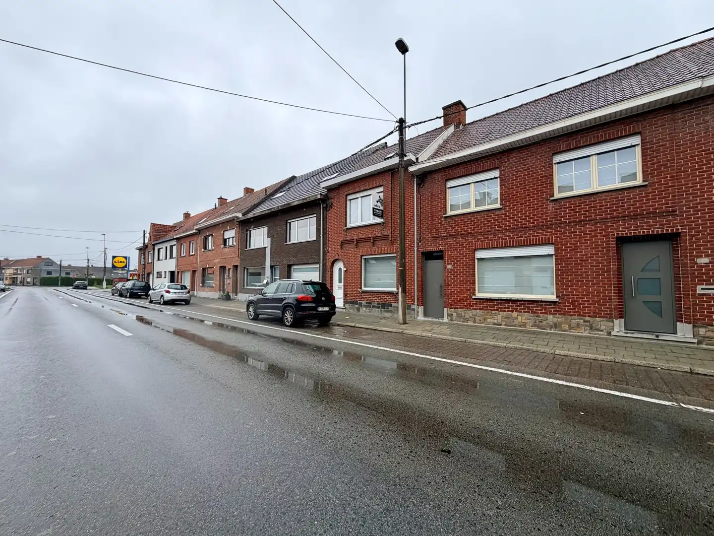 Instapklare woning met 2 slaapkamers en diepe tuin te Roeselare! foto 16