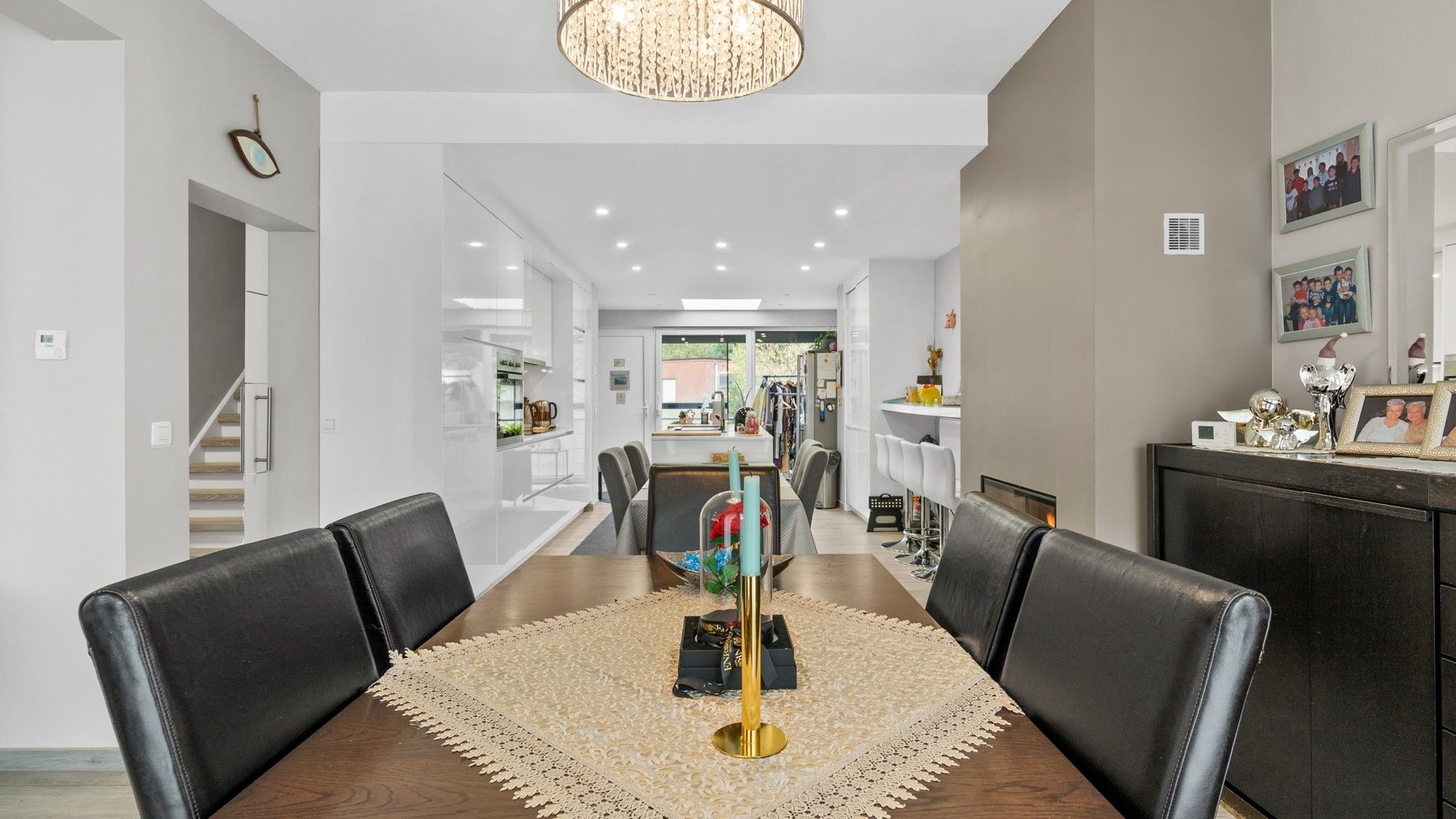 Instapklare woning met 3 slpkrs en kappersruimte te Genk foto 8