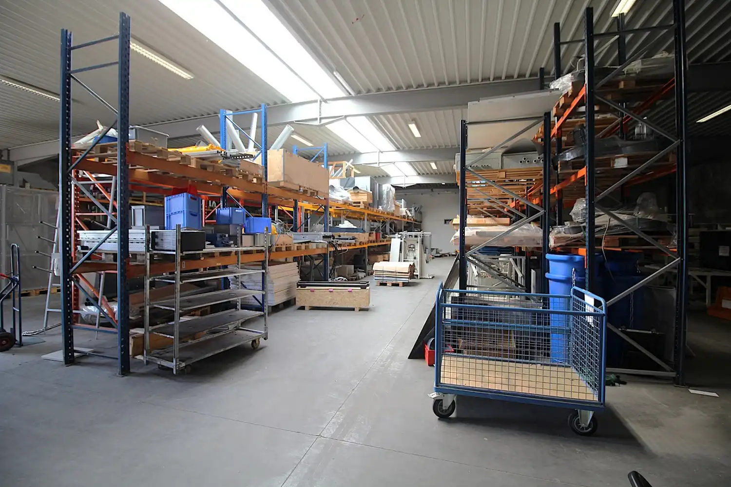 bedrijfsgebouw | 960m² showroom, kantoren en 840m² magazijnruimte. foto 17