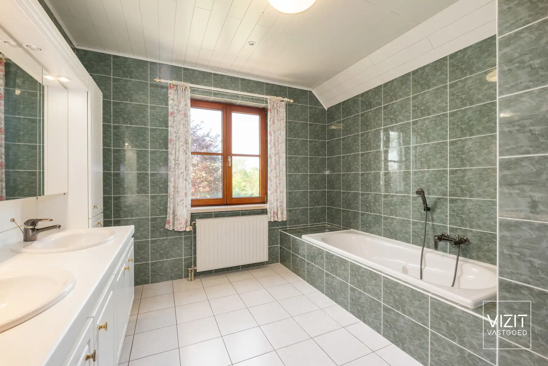 Karaktervolle, ruime villa met 4 à 5 slaapkamers in Appelterre foto 9