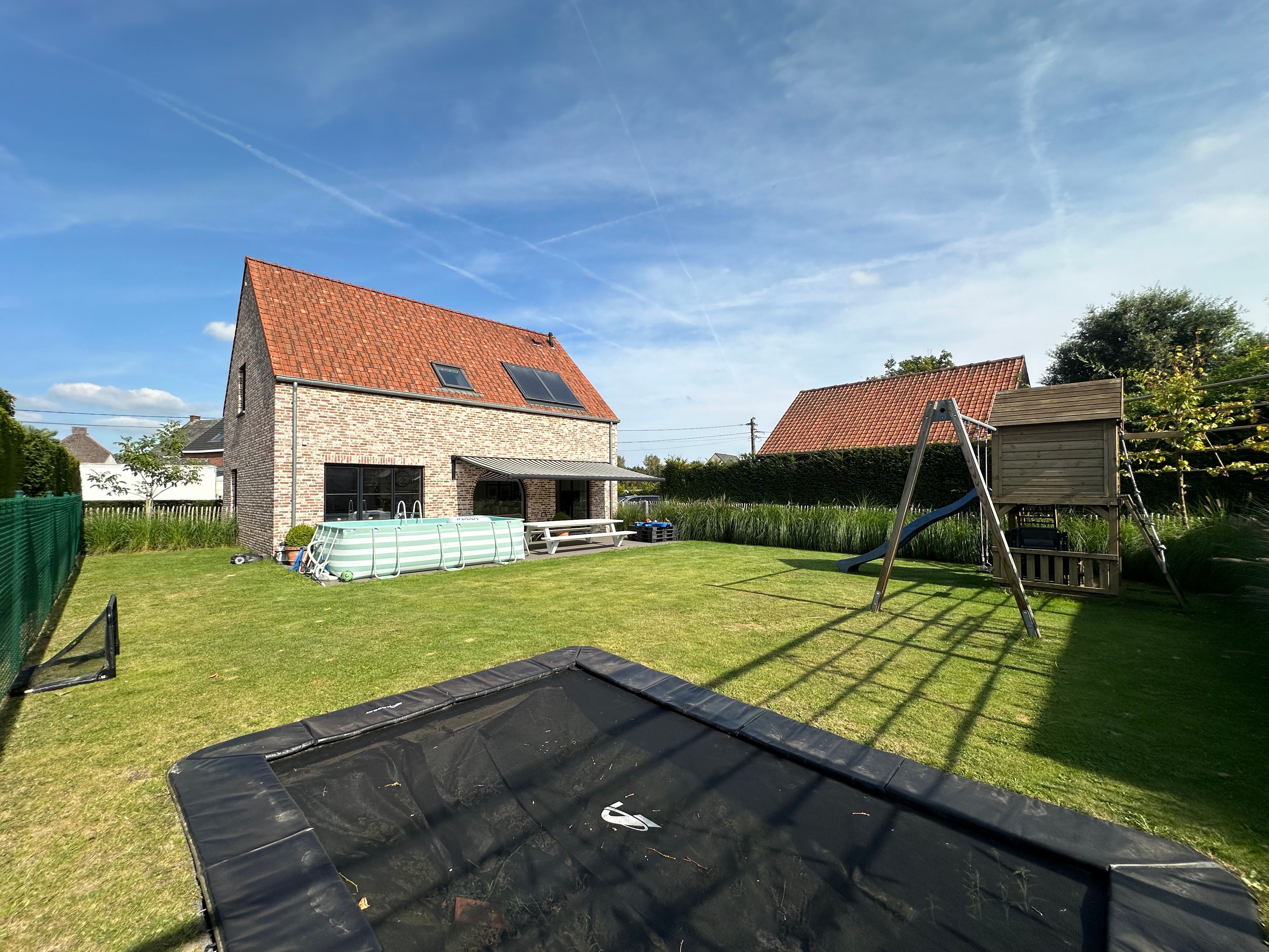 Prachtige recente woning met mooie tuin & magazijn van 420 m² foto 4