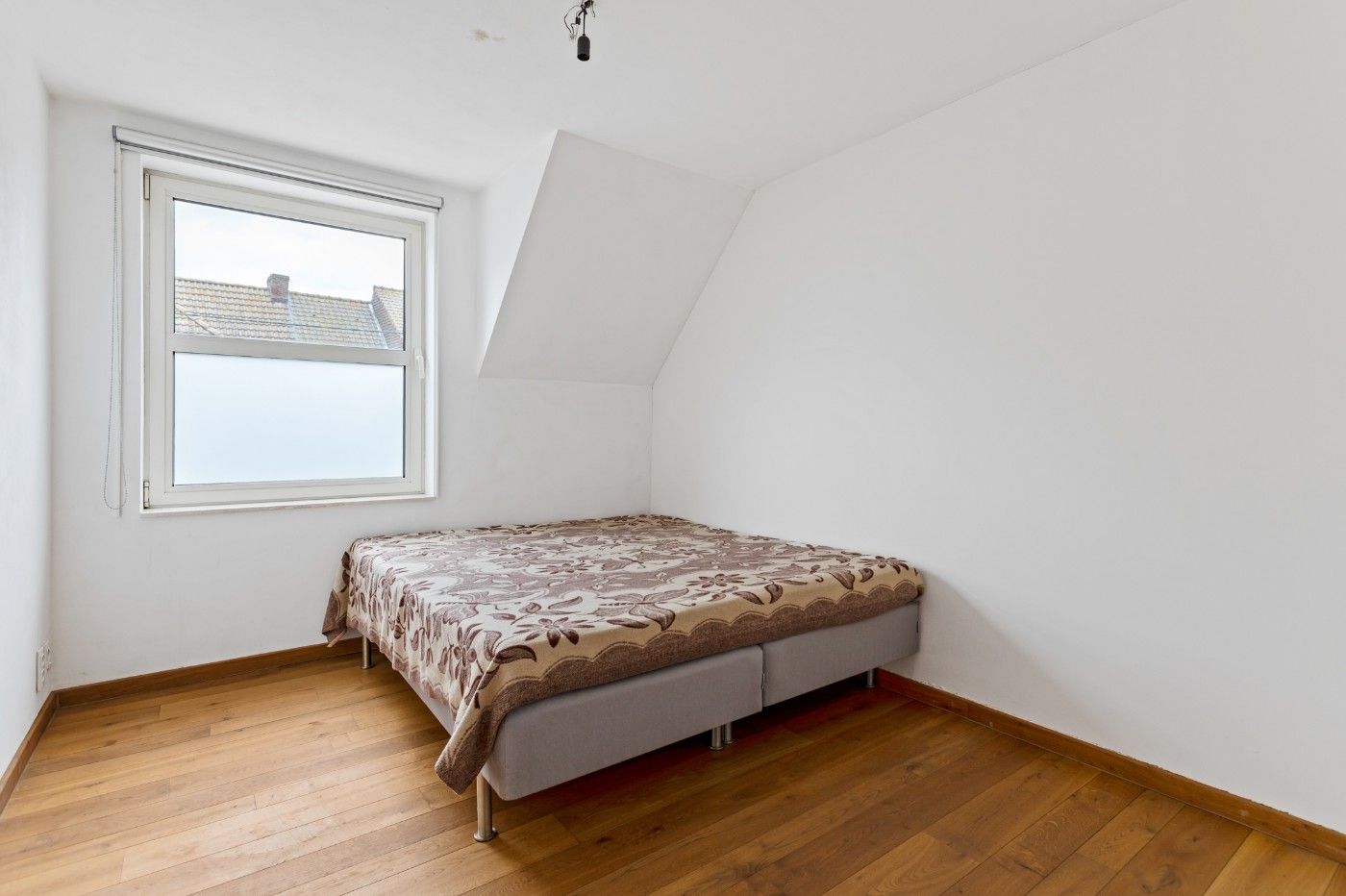 Ruime, instapklare woning met 3 slpk., dubbele garage en tuin foto 22