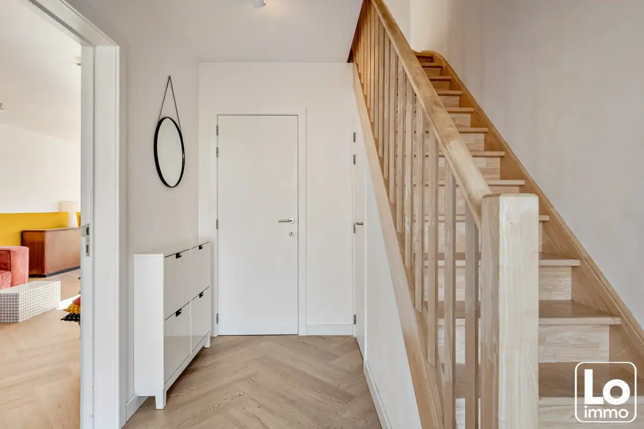 Recente gezinswoning met 3 slaapkamers en mooie zuidwest gerichte tuin foto 2