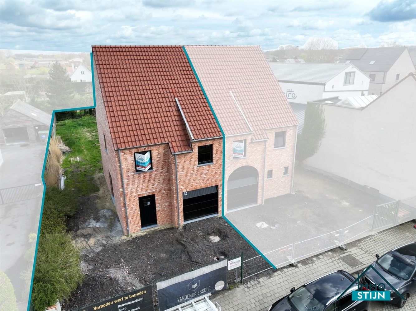 Landelijke woning met ruime tuin en een garage foto {{pictureIndex}}