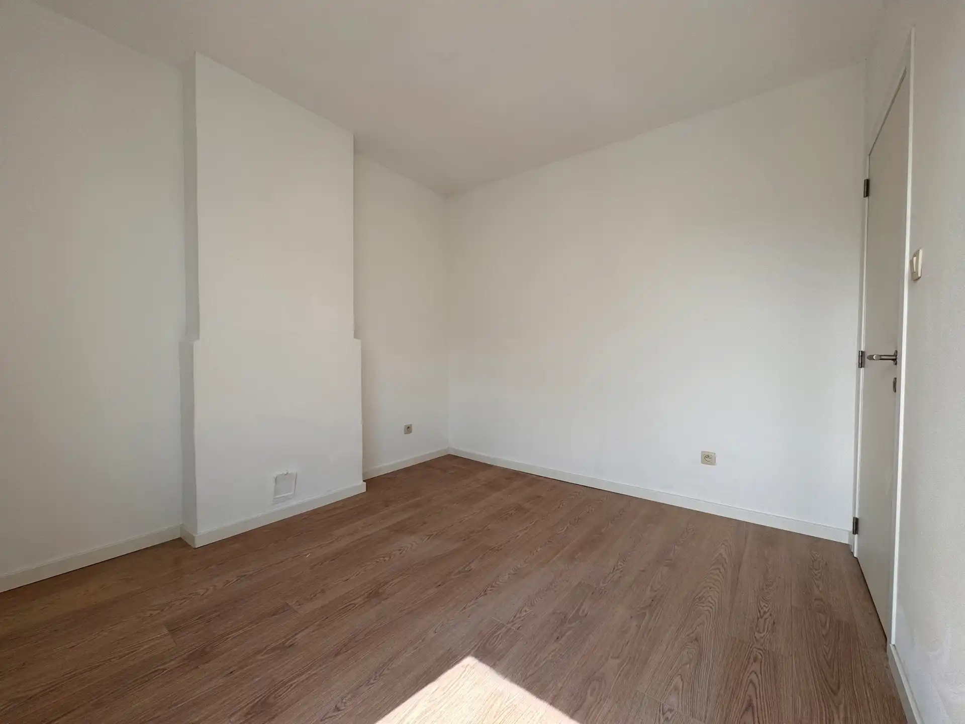 Gerenoveerde woning met drie slaapkamers en tuin foto 7