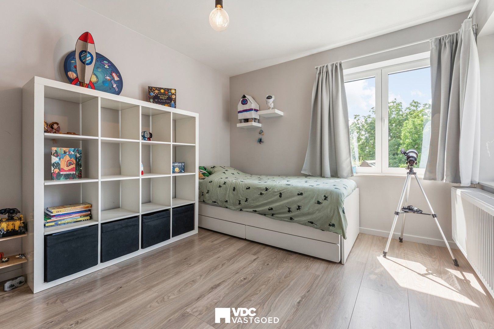 Energiezuinige woning met 5 slaapkamers, 20 zonnepanelen, garage en zuidgerichte tuin aan natuurreservaat Kevie foto 15