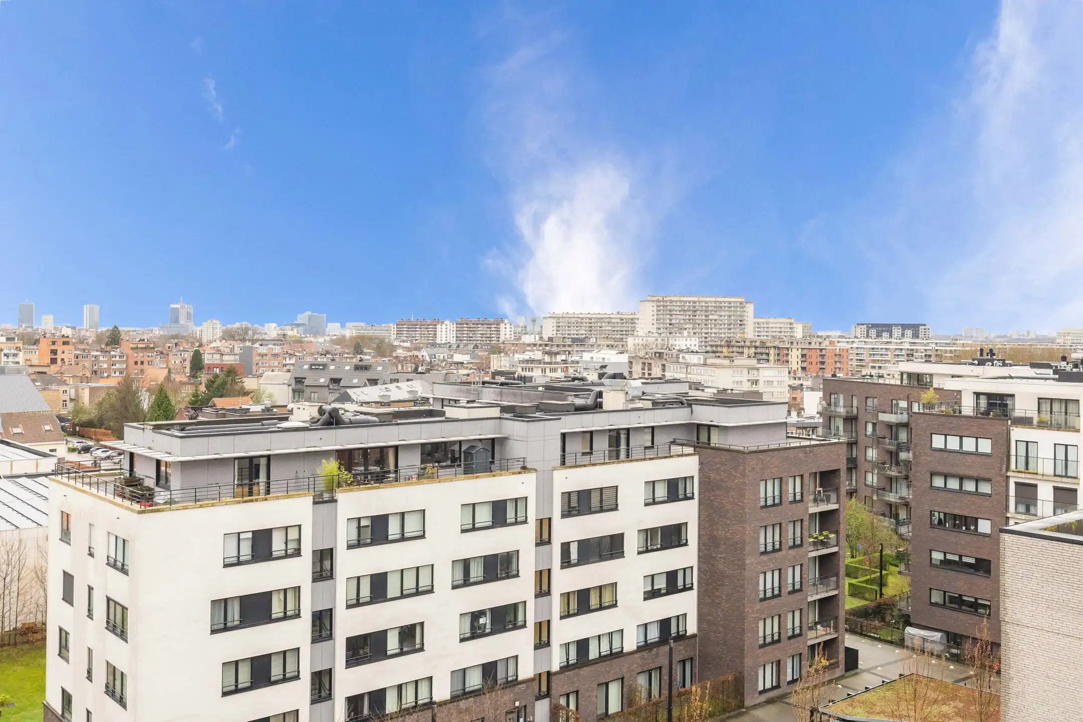 NATO - 3 slaapkamers appartement + P foto 21