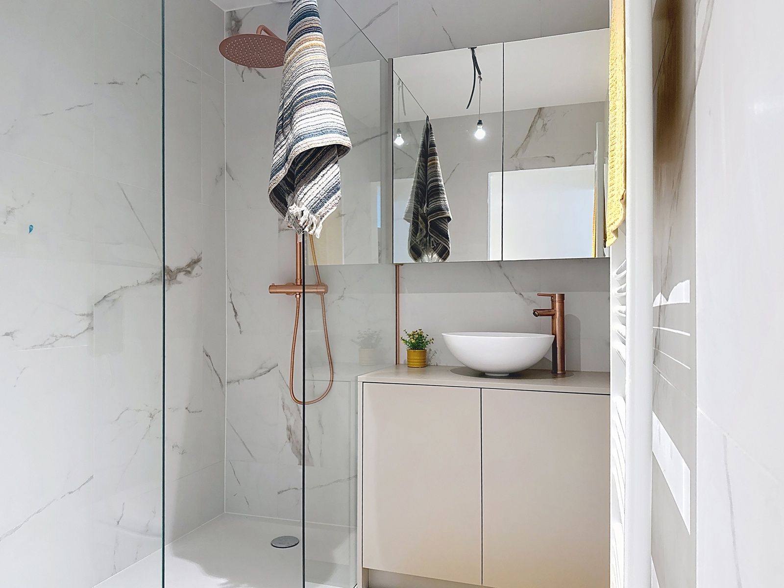 Stijlvol gerenoveerde arbeiderswoning met moderne allure foto 25