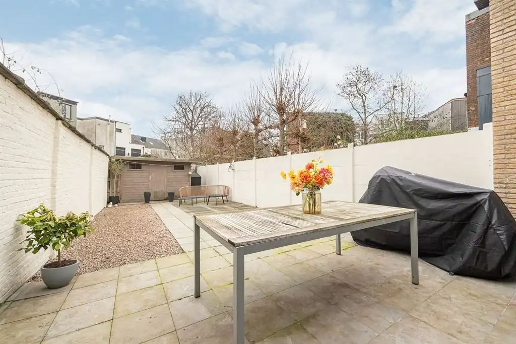 Ruime instapklare woning vlakbij het Rivierenhof foto 6