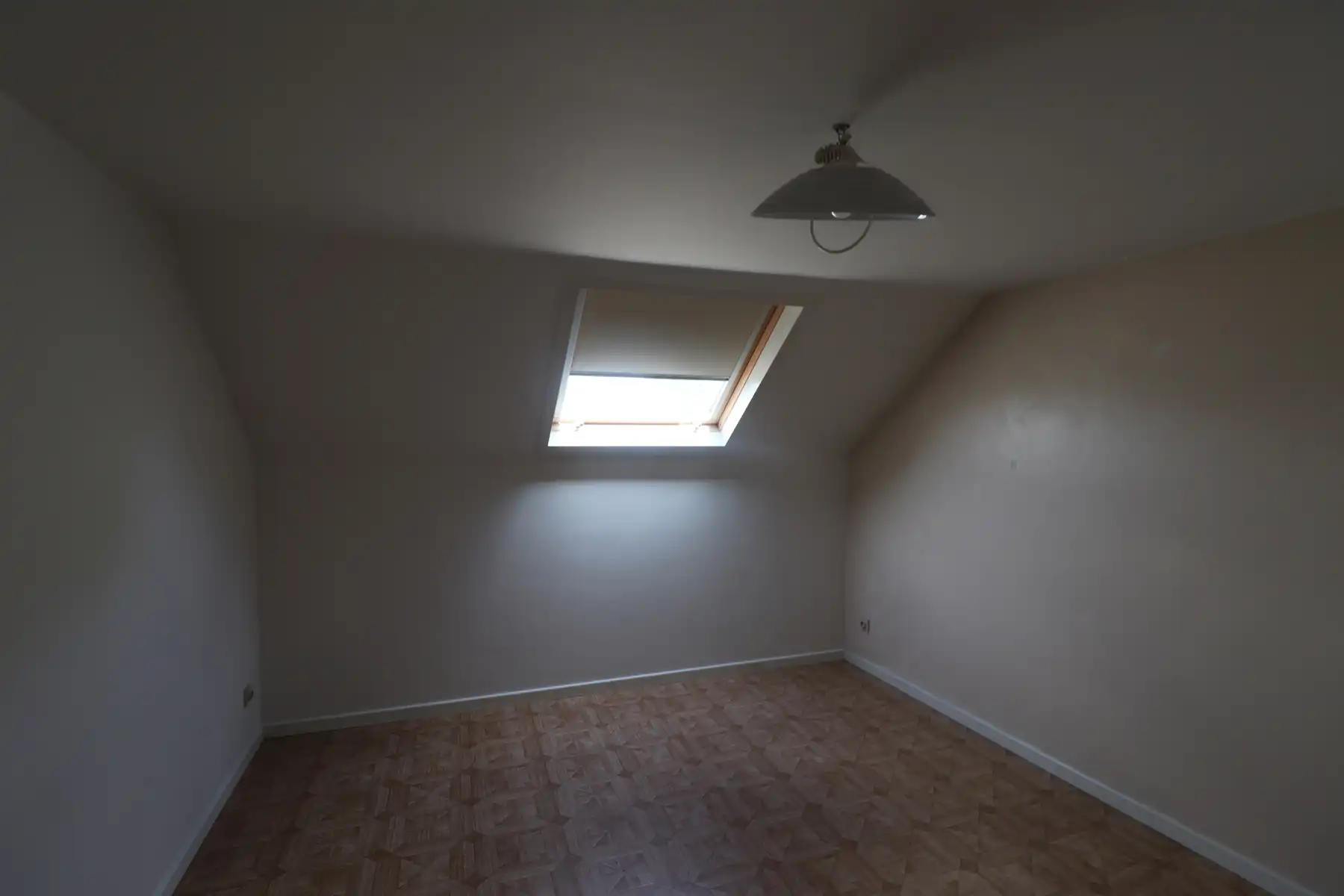 Woning met 4 slaapkamers, terras met tuin en garage. foto 11