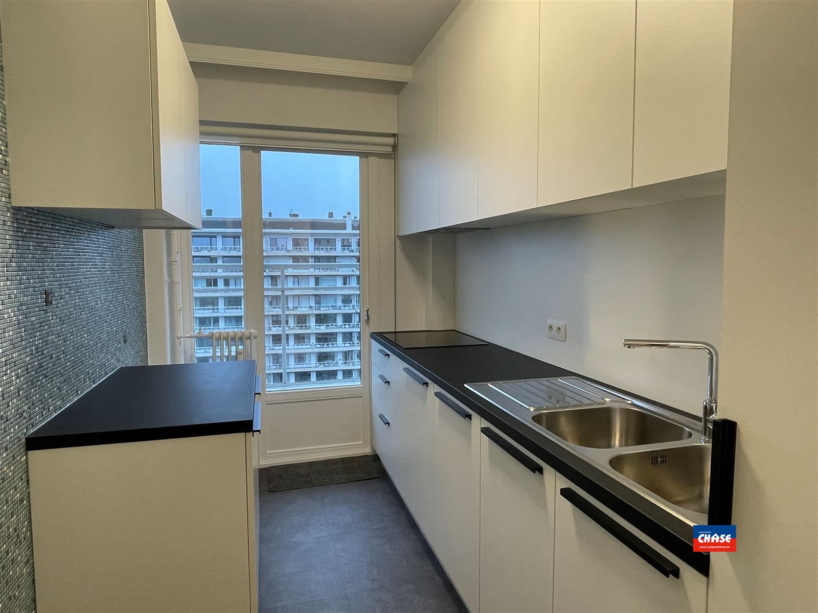 Instapklaar appartement met 2 slaapkamers en terras foto 10