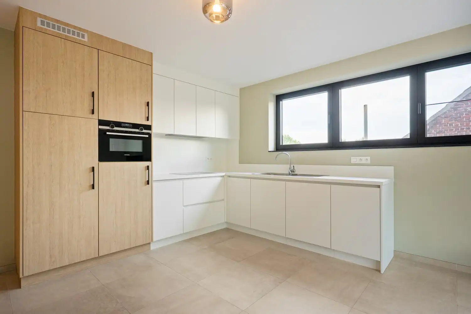 Recent energiezuinig appartement met 2 slpkrs, terras en autostaanplaats te Schriek foto 3