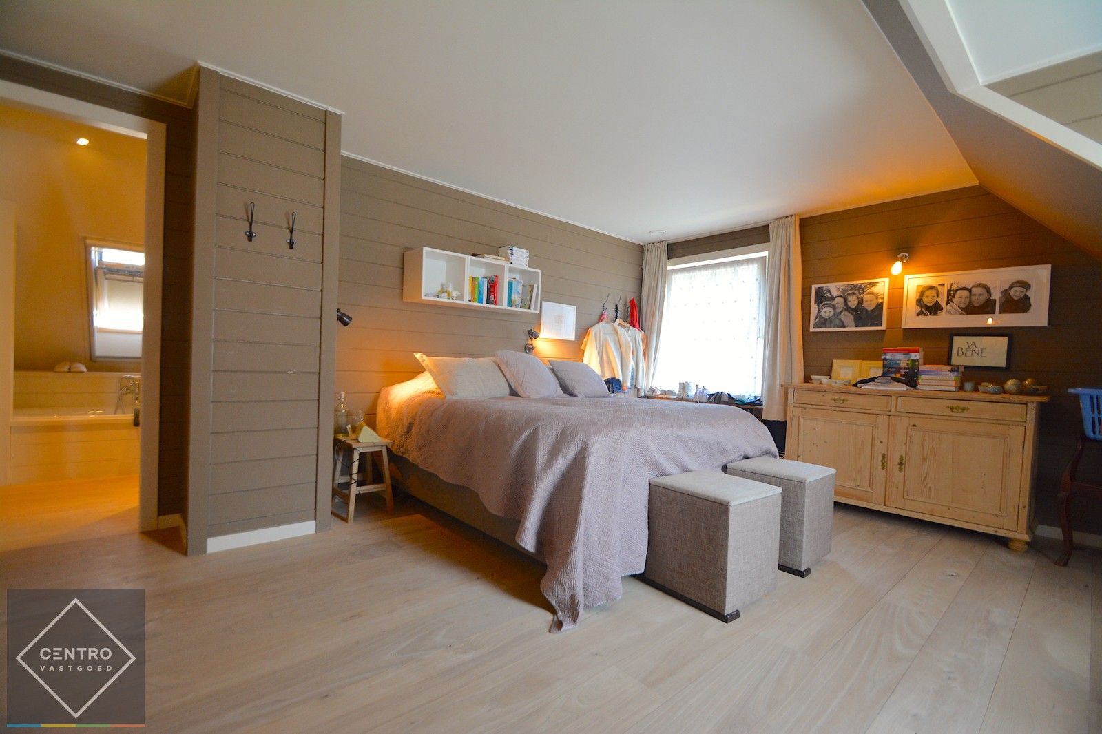 Recent (Bj. 2016) Mi CASA - HANDELSHUIS (538m2), voorzien van grote polyvalente ruimten (vrij beroep, toonzaal, horeca, B&B, ...), 5/6 slaapkamers, 4 badkamers, kelder (114m2), ... Op hoek- en zichtlocatie te Oostkamp. foto 22