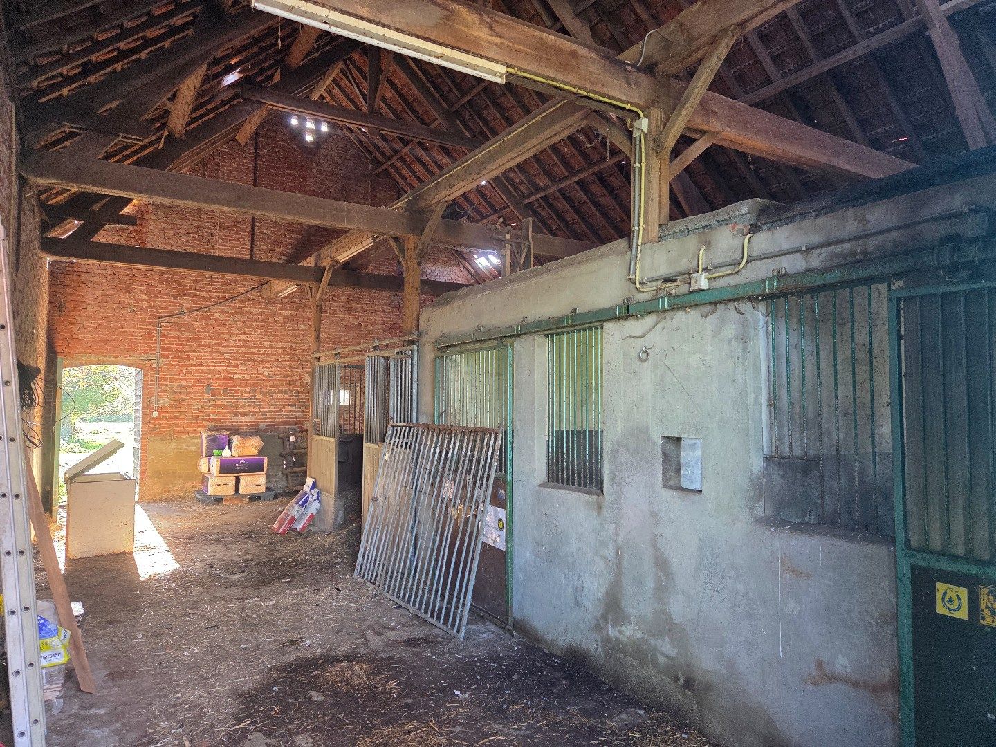 Woning met 3 slpks, schuur met 3 stallen en weiland op 2.288 m² nabij Geel-centrum ! foto 21