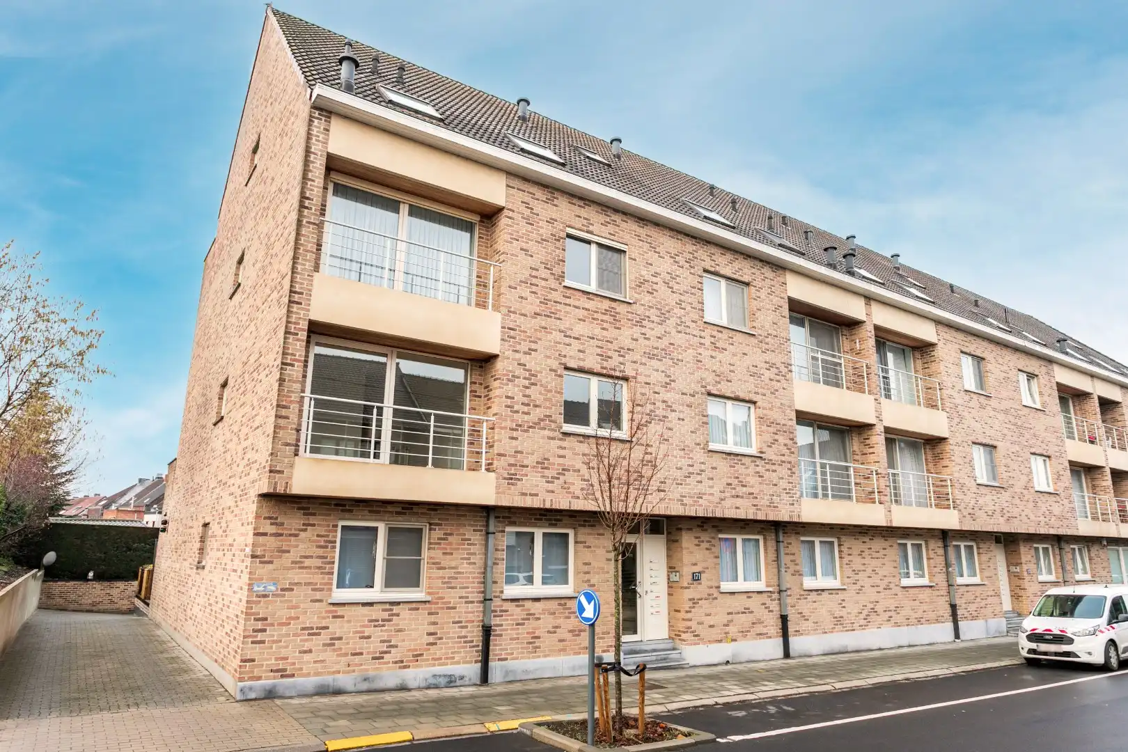 Instapklaar gelijkvloers appartement met 2 slaapkamers, garagebox en ruim terras (35 m²) aan TOP ligging in Halle foto 14