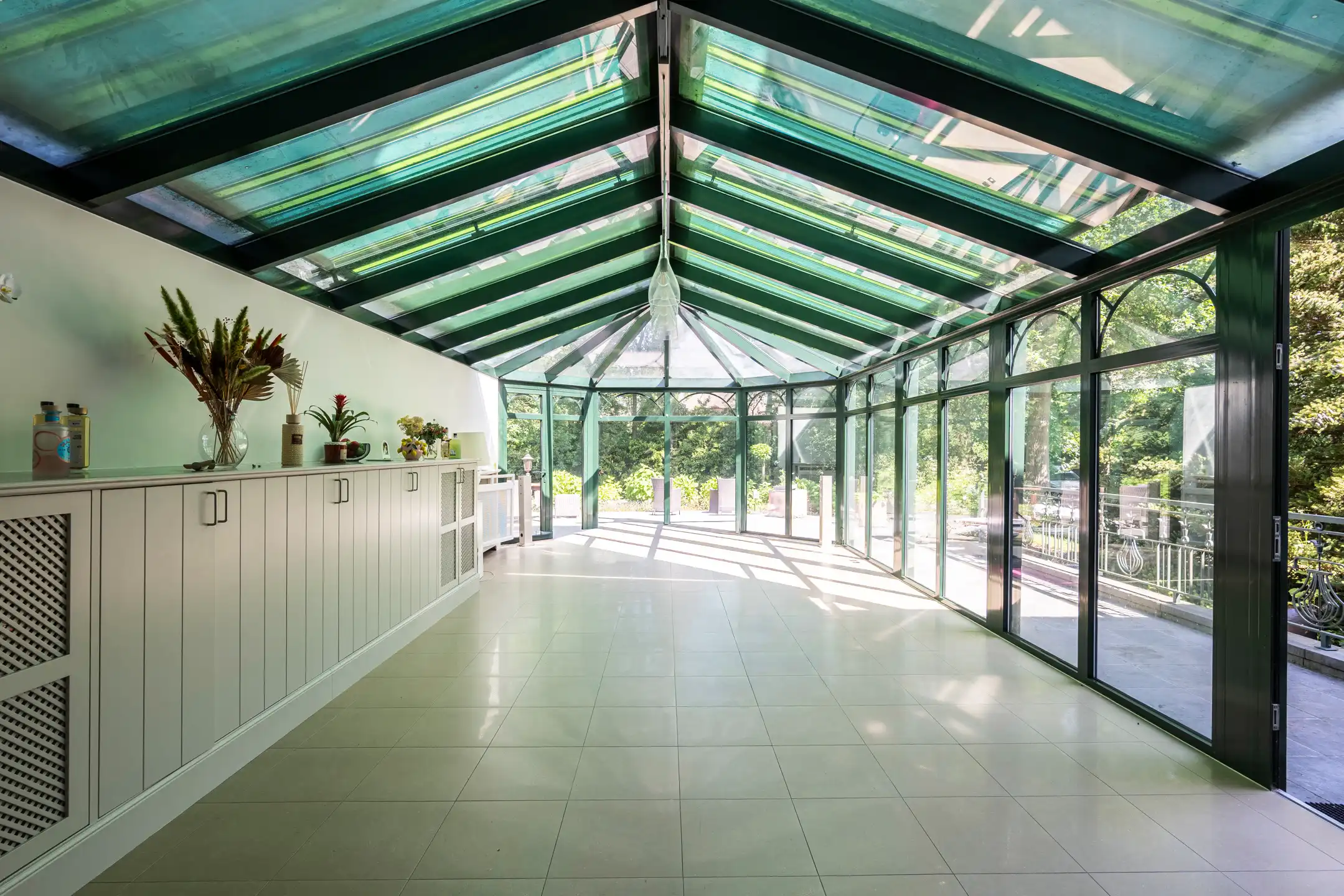 Villa met binnenzwembad en conciërgerie op riant perceel foto 10