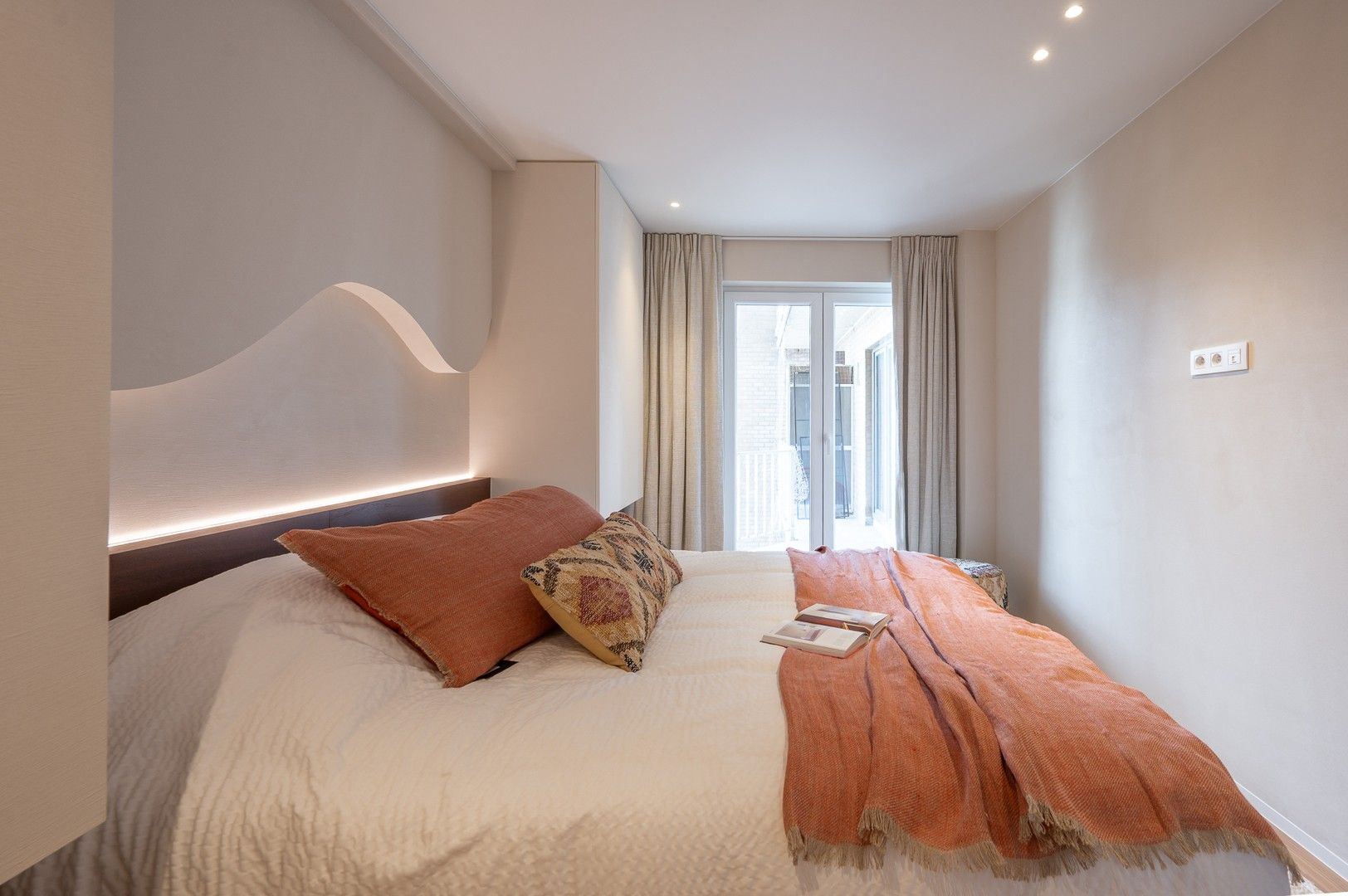 Fantastisch appartement met adembenemend zeezicht ideaal gelegen op de zeedijk in het Zoute. foto 16