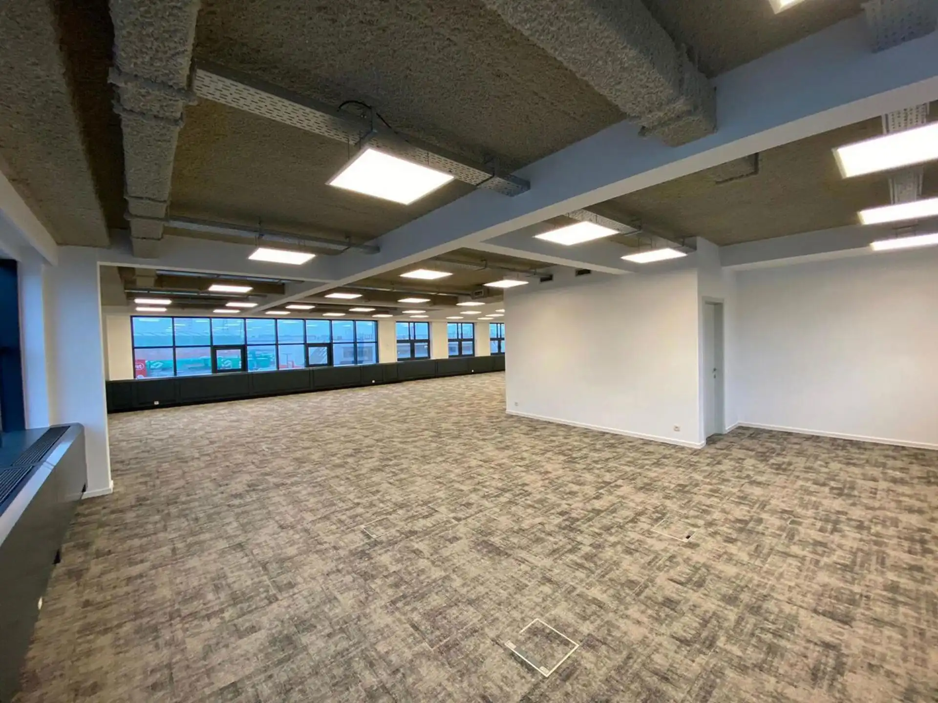 Moderne en strategisch gelegen kantoorruimte in Deurne foto 3