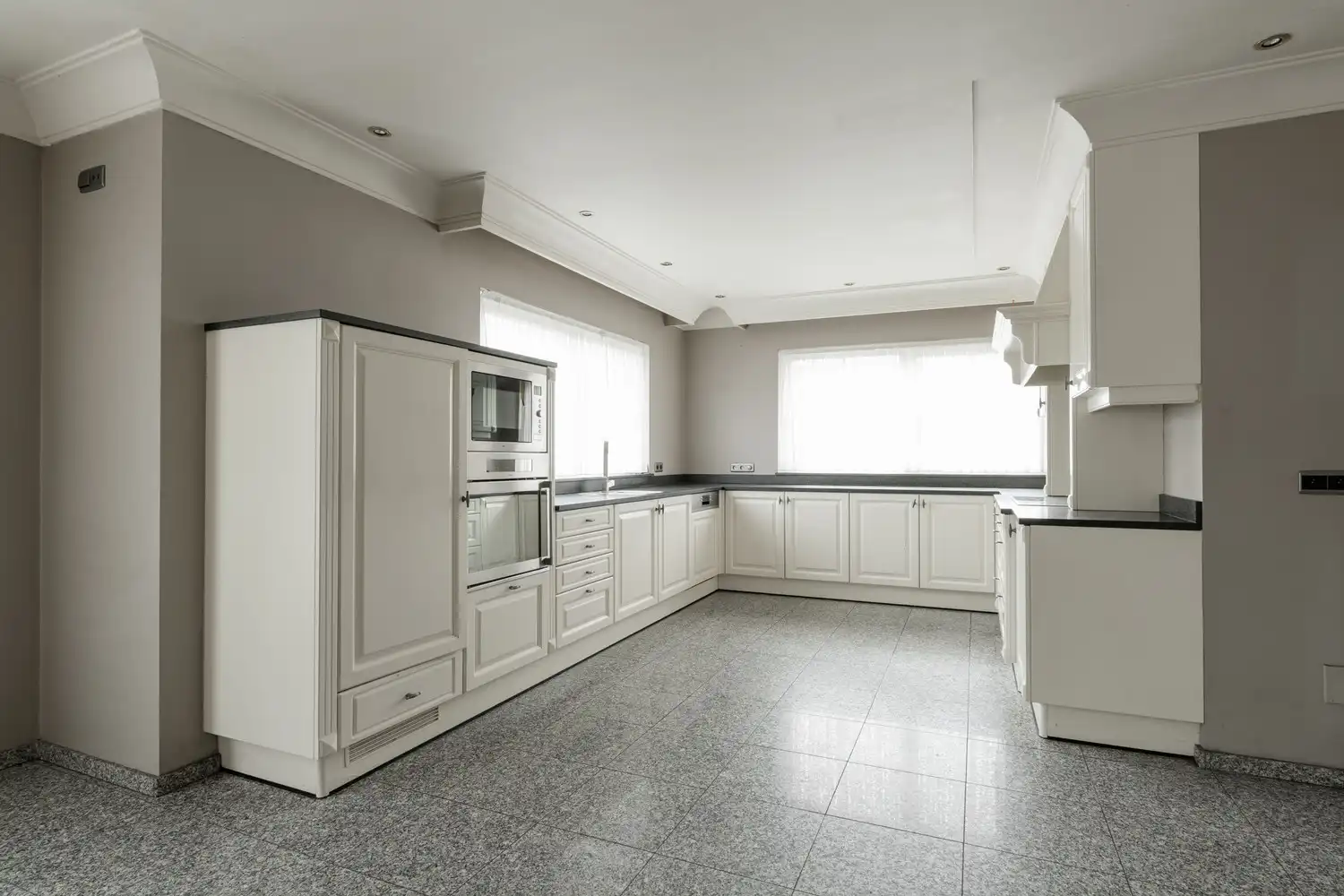 BEDRIJFSPAND MET CONCIERGEWONING foto 13